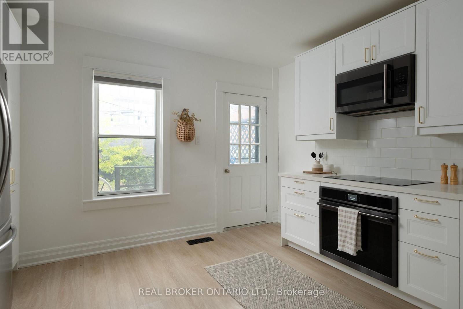 22 Stephenson Avenue, Toronto, Ontario  M4C 1G1 - Photo 8 - E13765204