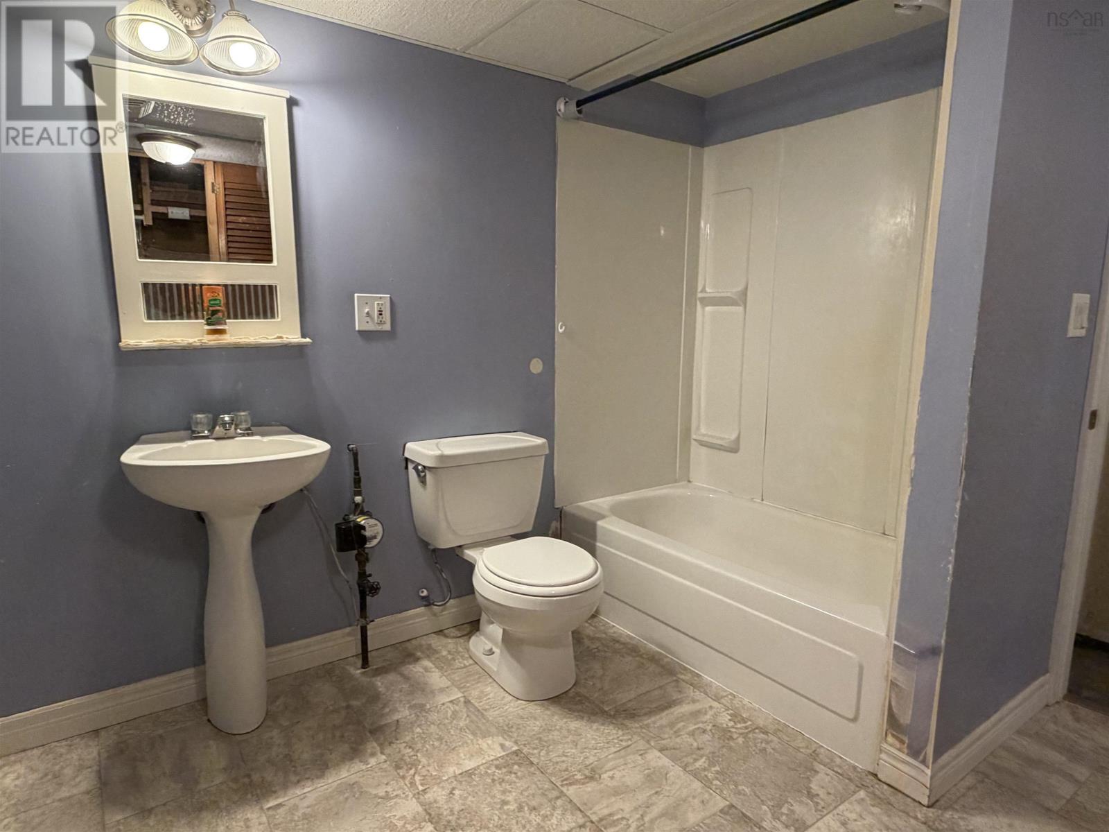 16 Rosewood Avenue photo 36