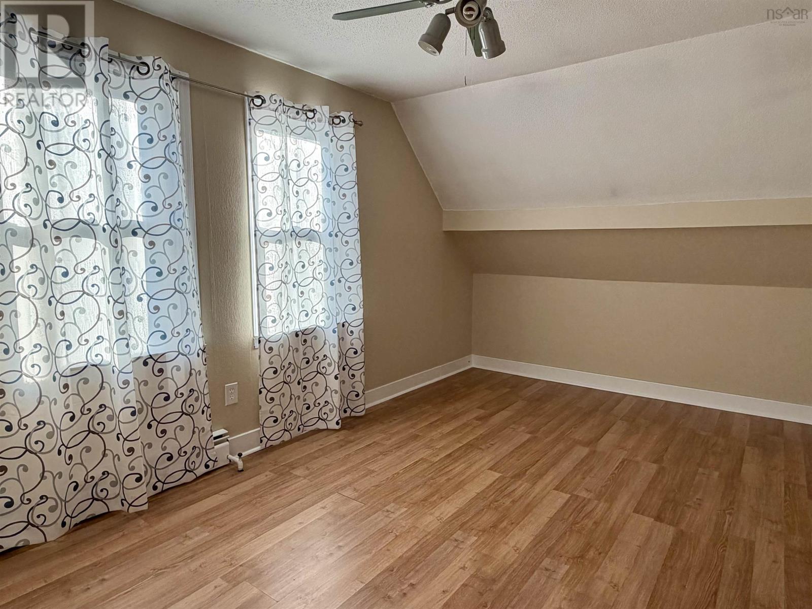16 Rosewood Avenue photo 17