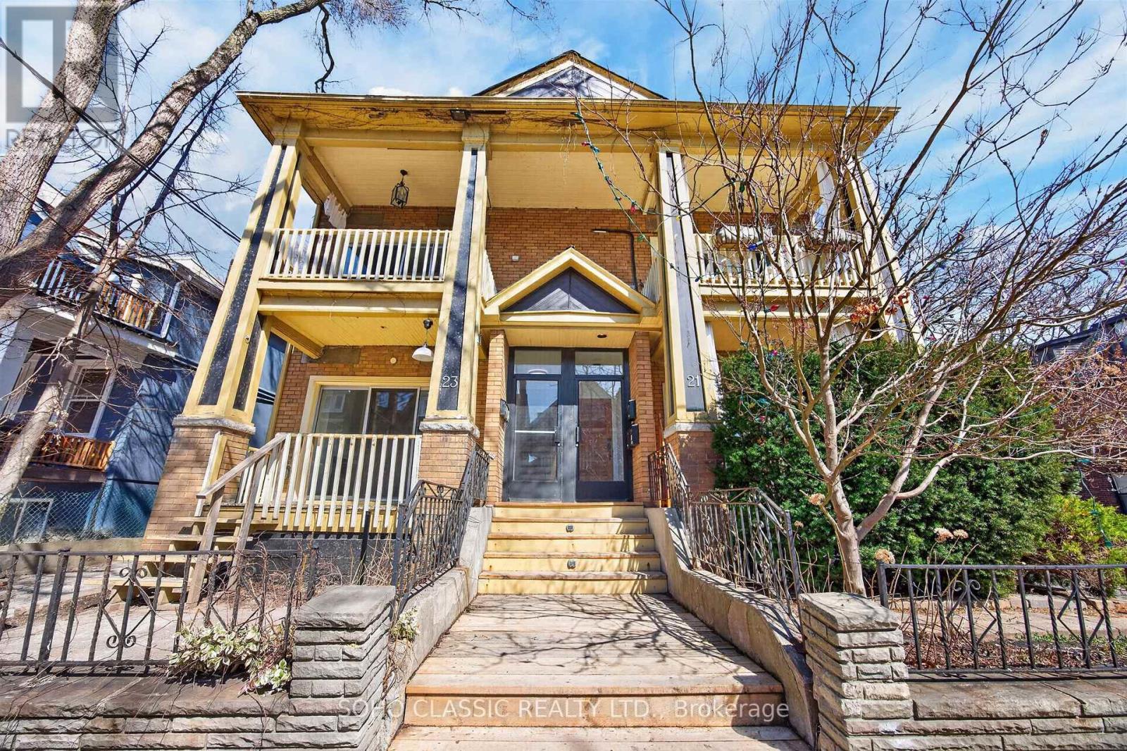23 FERNWOOD PARK AVENUE, Toronto, Ontario