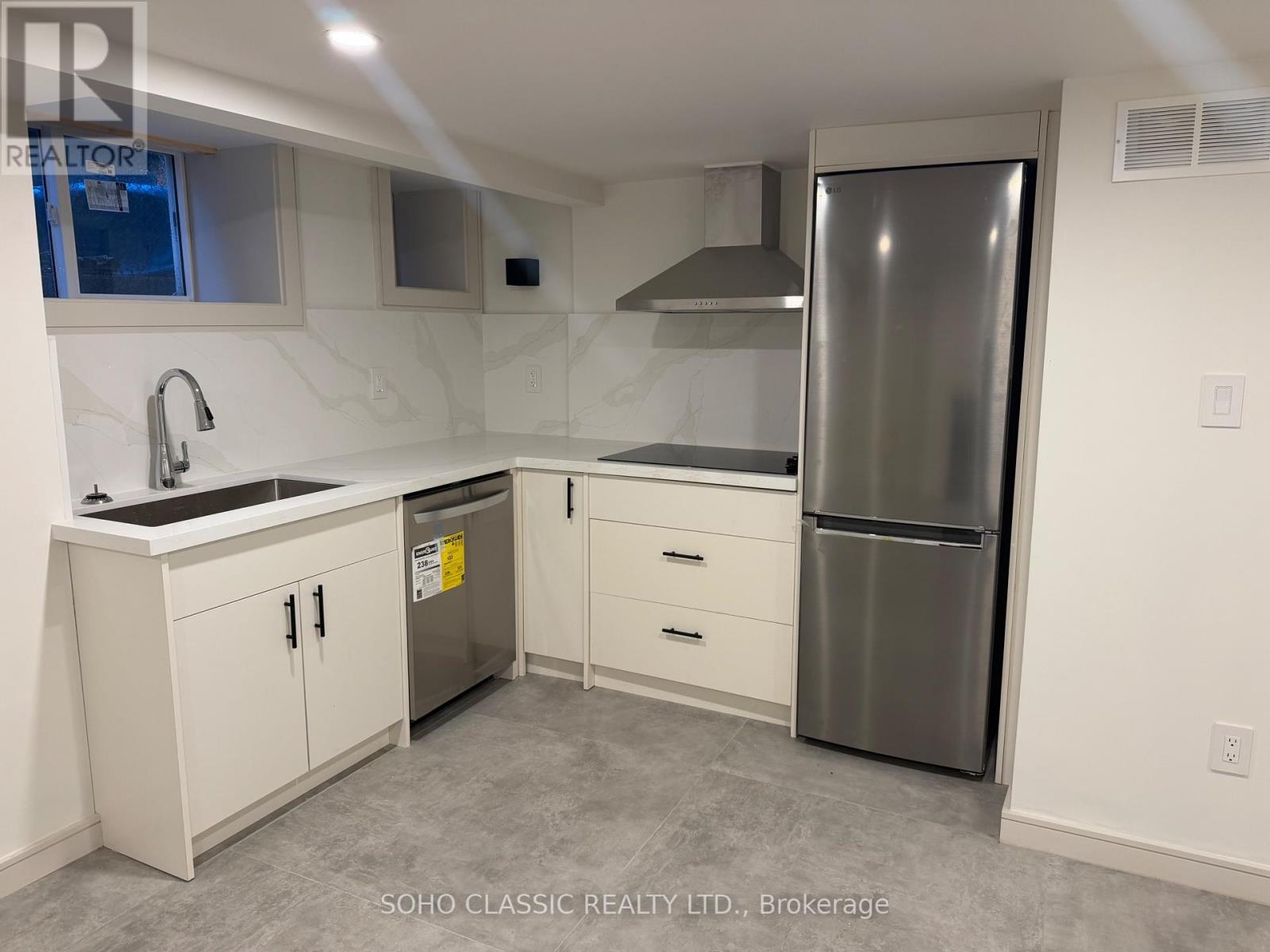 23 Fernwood Park Avenue, Toronto, Ontario M4E 3E9 - Photo 3 - E13765284