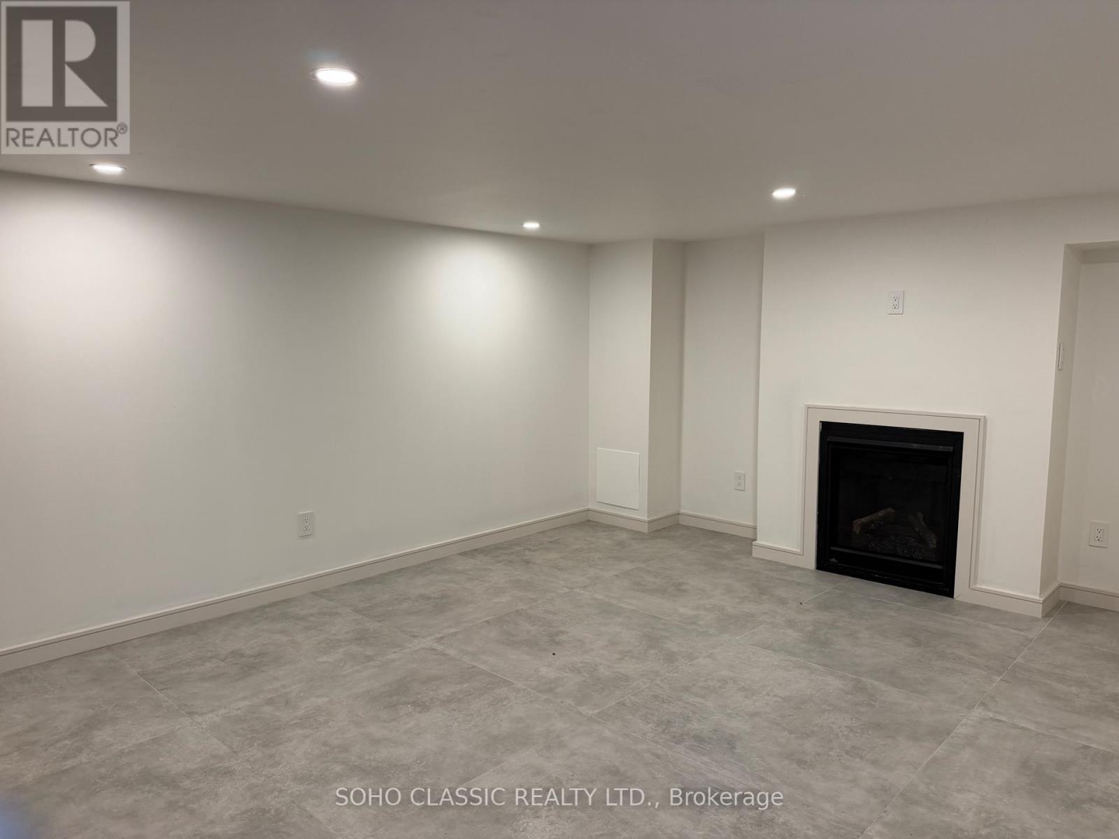 23 Fernwood Park Avenue, Toronto, Ontario M4E 3E9 - Photo 4 - E13765284