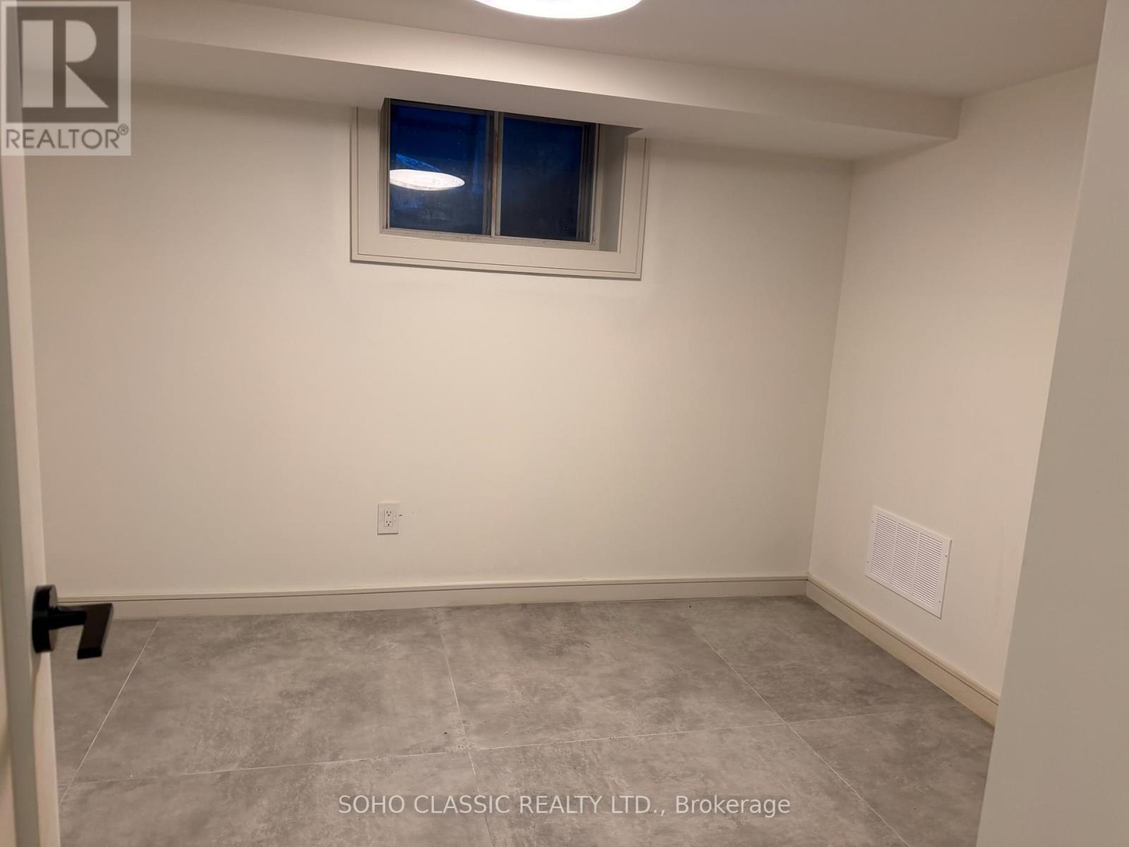 23 Fernwood Park Avenue, Toronto, Ontario M4E 3E9 - Photo 5 - E13765284