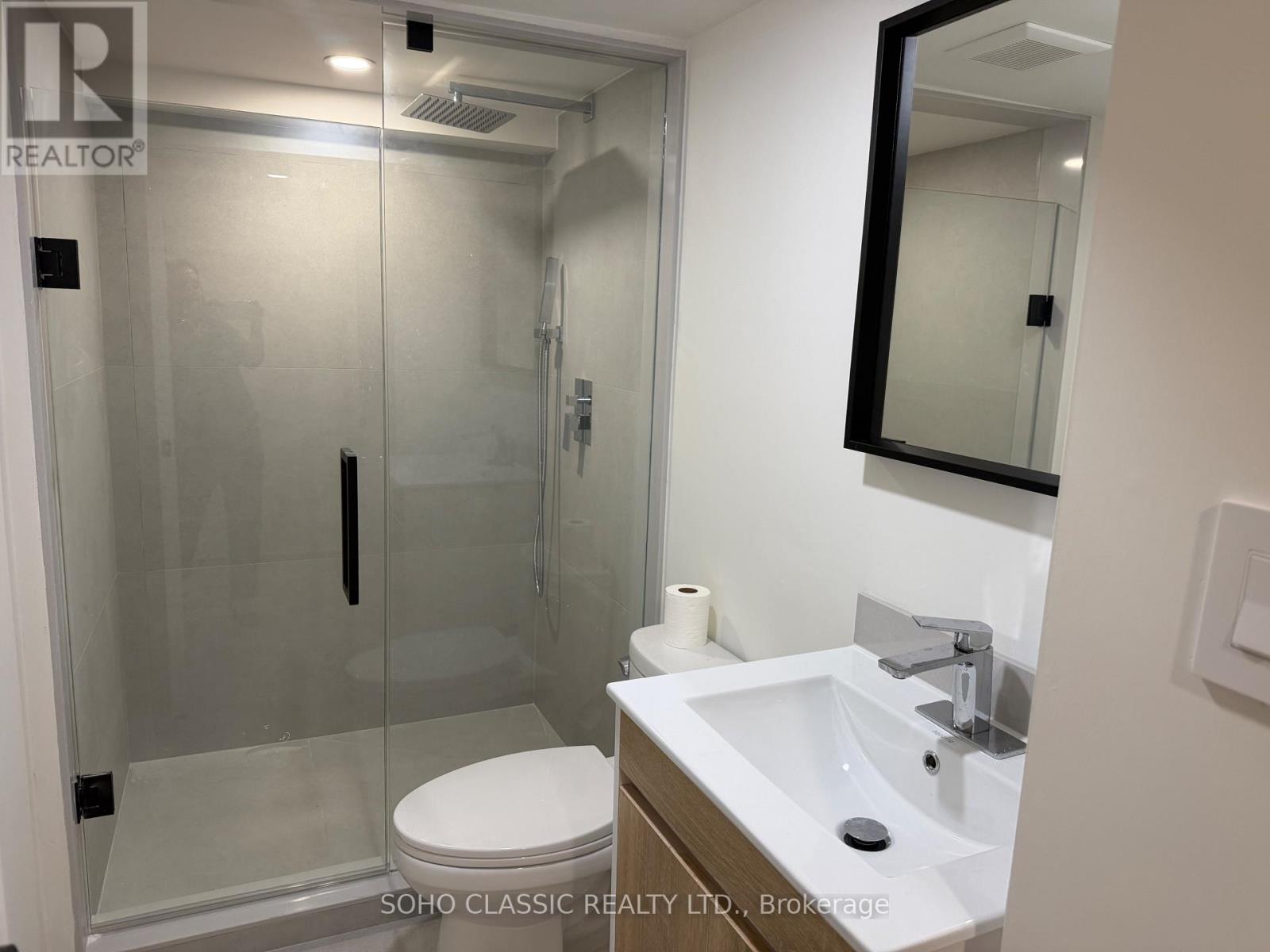 23 Fernwood Park Avenue, Toronto, Ontario M4E 3E9 - Photo 6 - E13765284