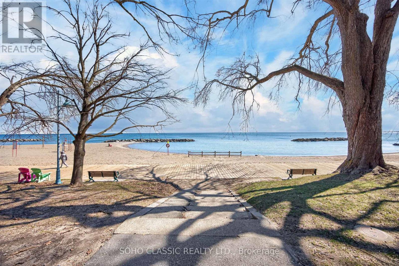 23 Fernwood Park Avenue, Toronto, Ontario M4E 3E9 - Photo 8 - E13765284