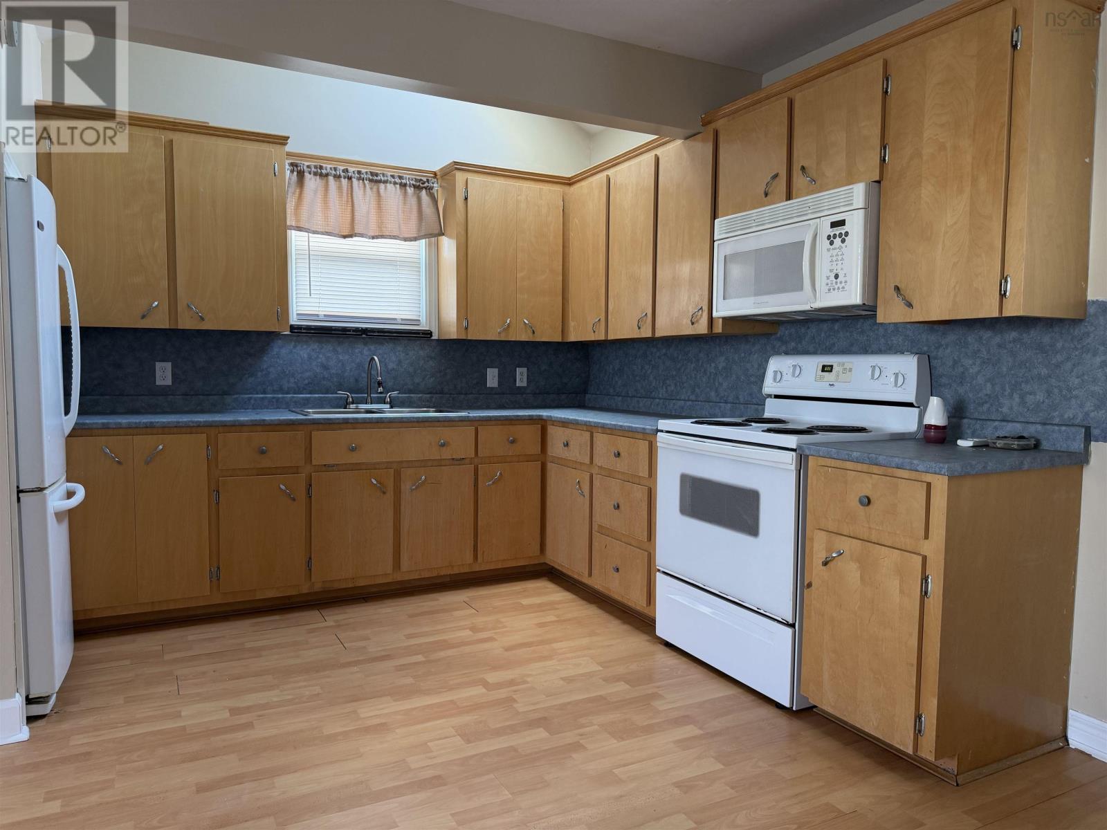 16 Rosewood Avenue photo 27