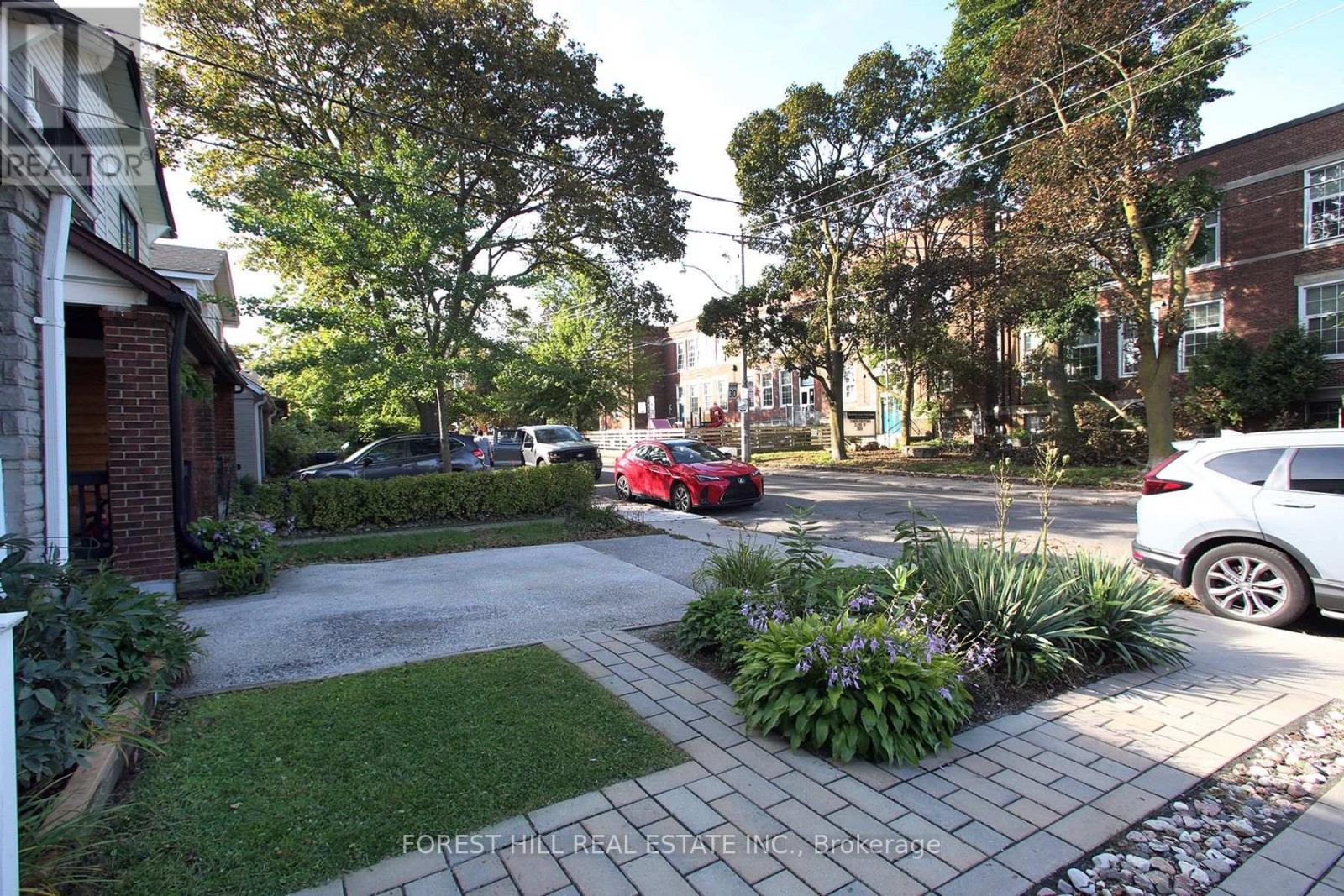 383 Scarborough Road, Toronto, Ontario  M4E 3N1 - Photo 5 - E13765352