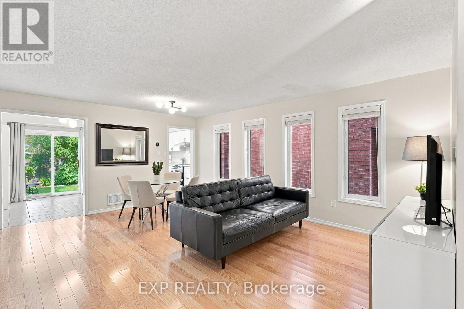 179 Sassafras Circle, Vaughan, Ontario  L4J 8M6 - Photo 3 - N13765120