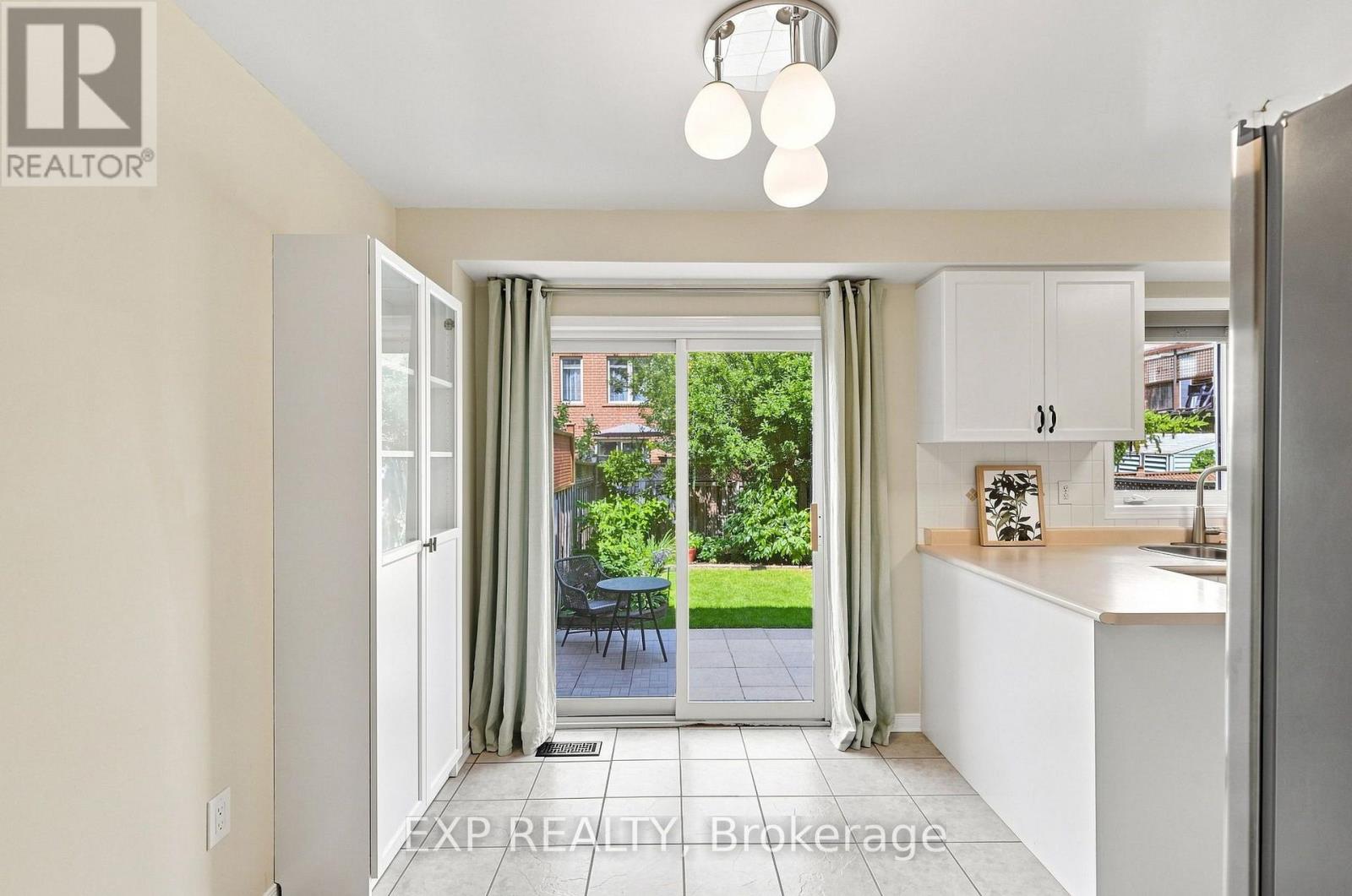 179 Sassafras Circle, Vaughan, Ontario  L4J 8M6 - Photo 5 - N13765120
