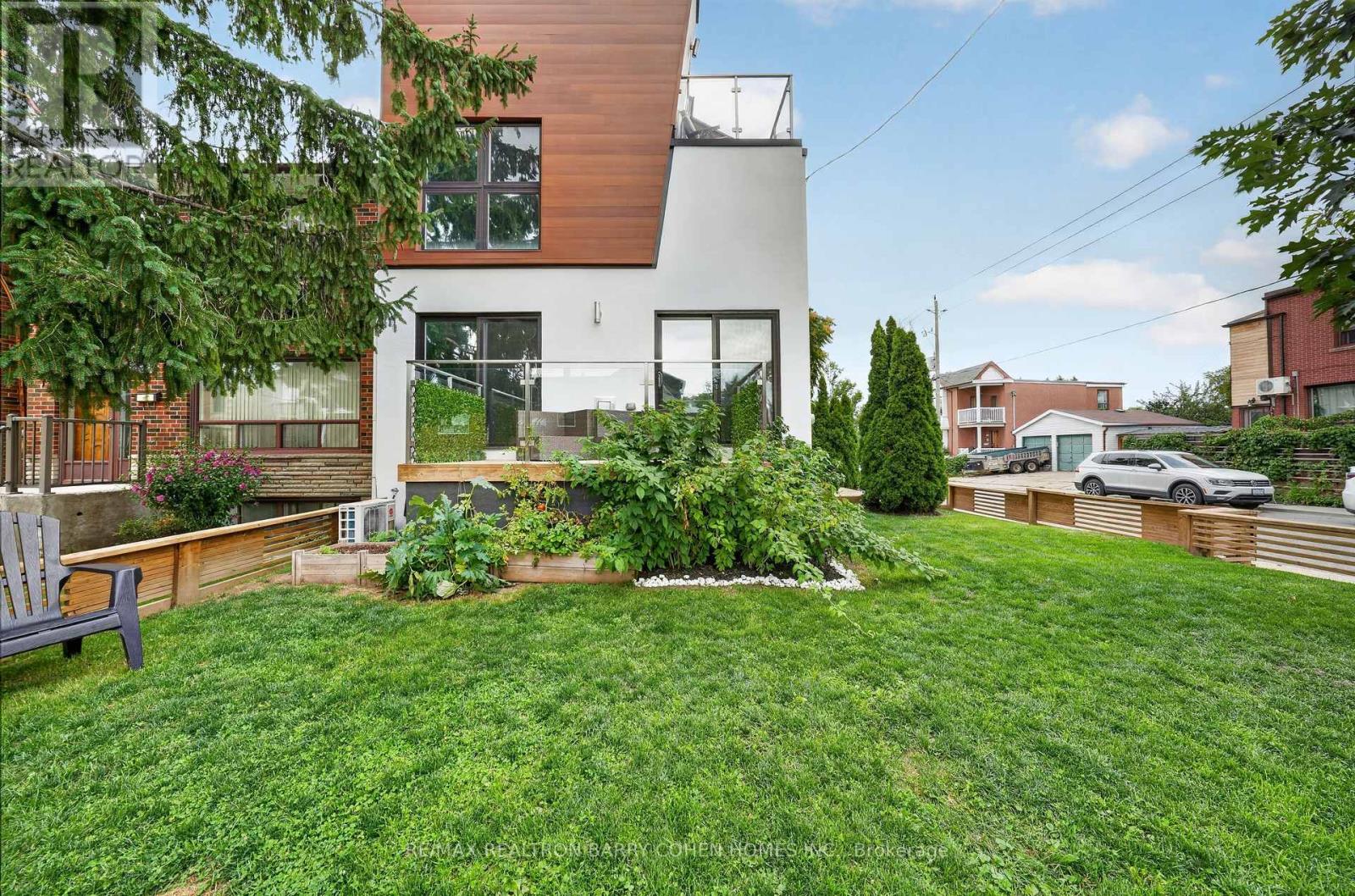 120 Hope Street, Toronto, Ontario  M6E 1K1 - Photo 35 - W13764908