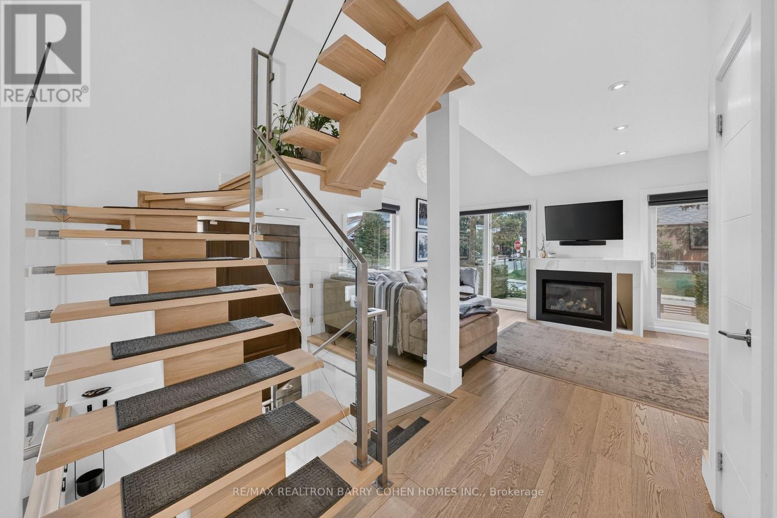 120 Hope Street, Toronto, Ontario  M6E 1K1 - Photo 6 - W13764908