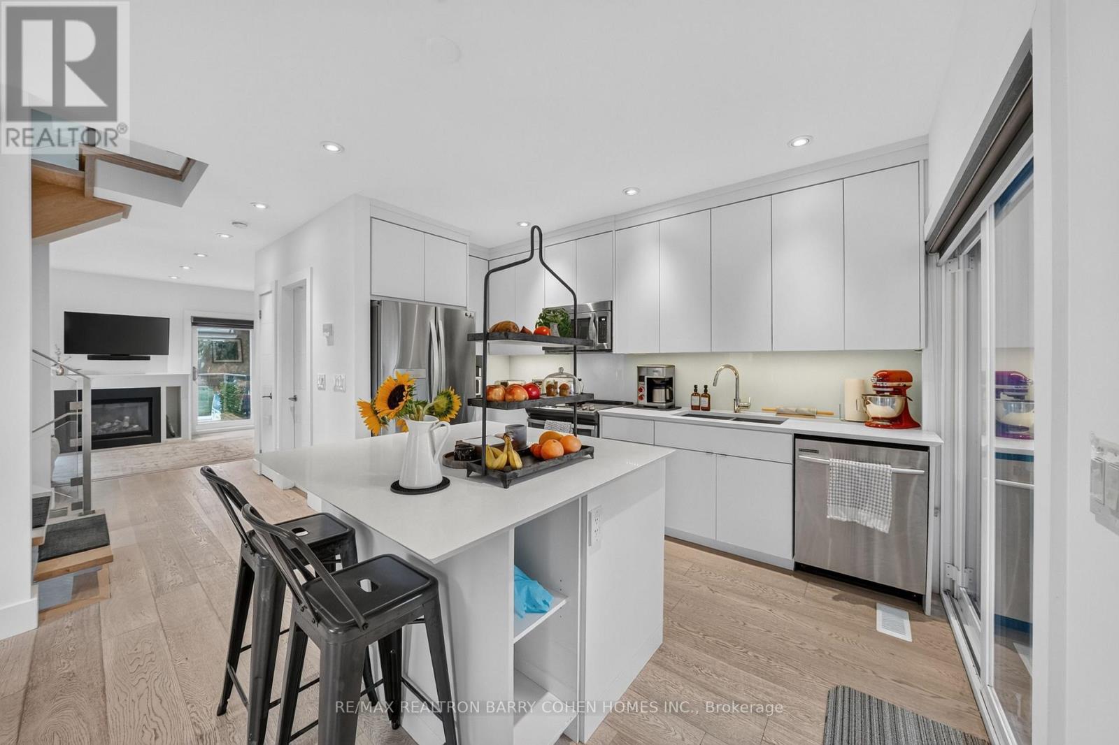 120 Hope Street, Toronto, Ontario  M6E 1K1 - Photo 8 - W13764908