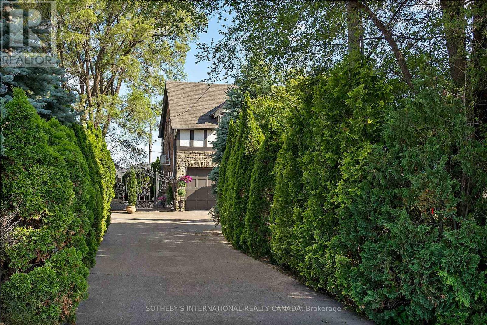 4009 Bloor Street W, Toronto, Ontario  M9B 1M4 - Photo 2 - W13764912