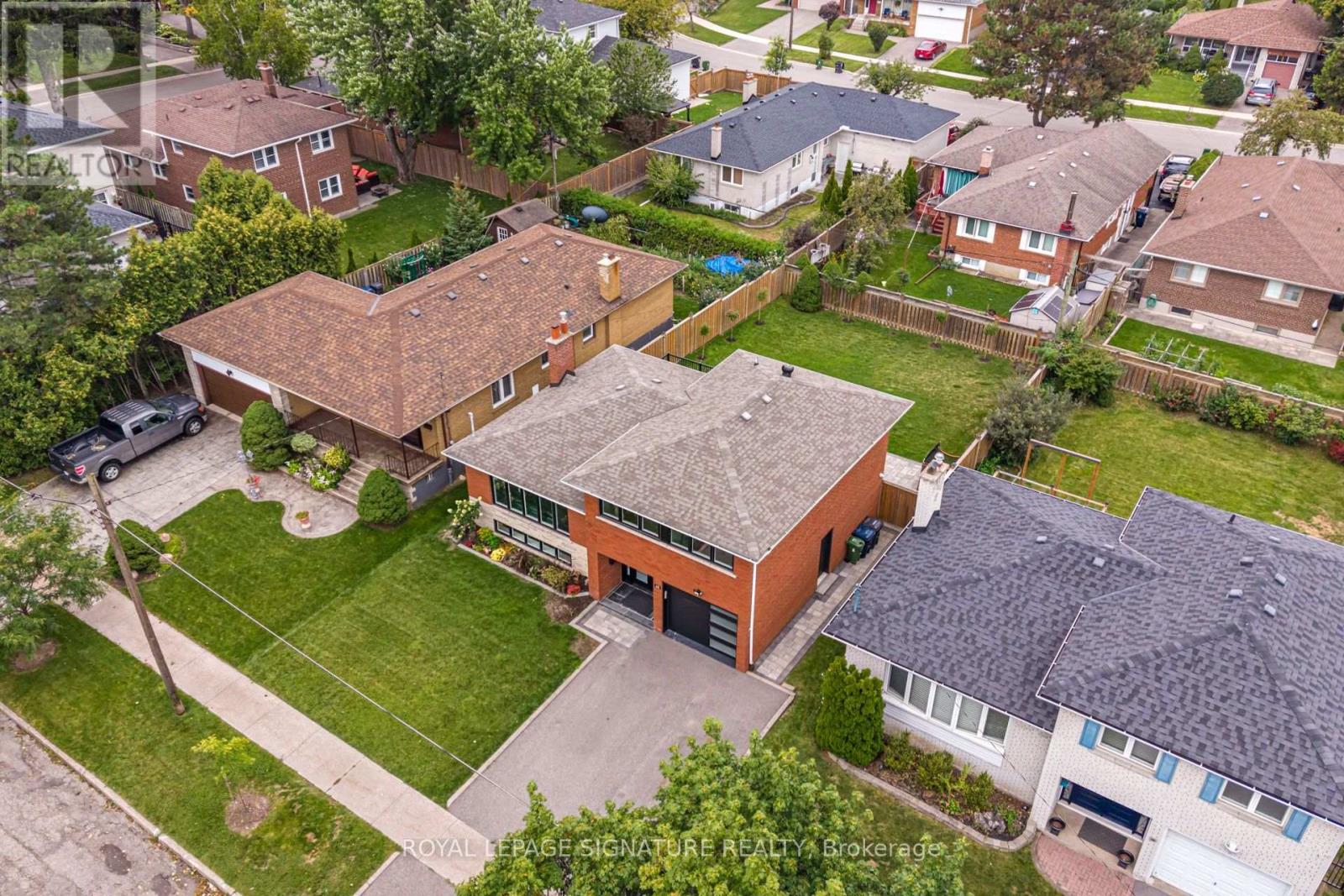 68 Stapleton Drive, Toronto, Ontario  M9R 2Z9 - Photo 3 - W13765000