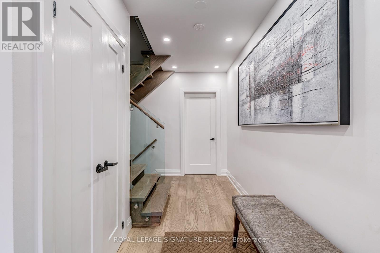 68 Stapleton Drive, Toronto, Ontario  M9R 2Z9 - Photo 4 - W13765000