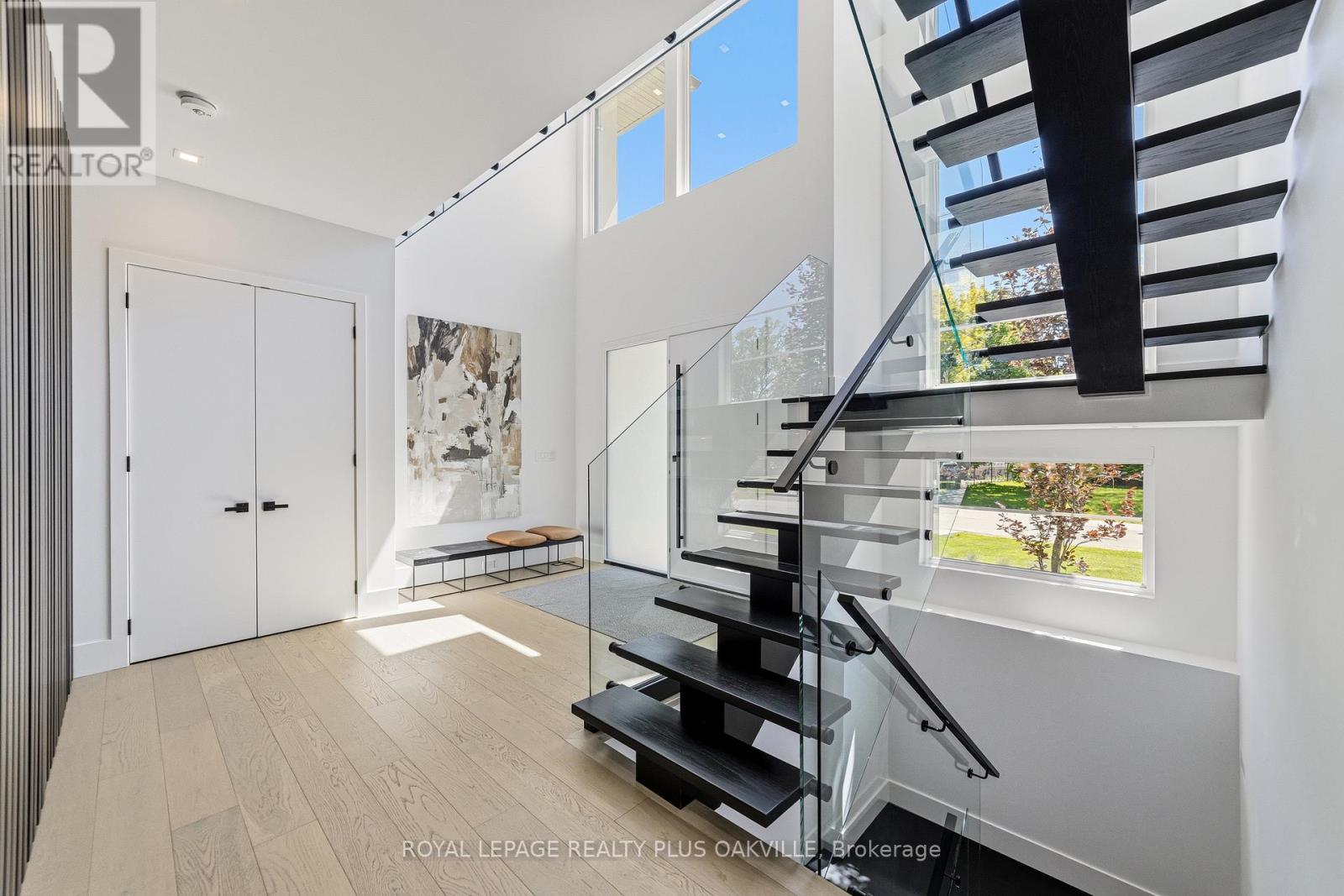1189 Tisdale Street, Oakville, Ontario  L6L 2S9 - Photo 2 - W13765006