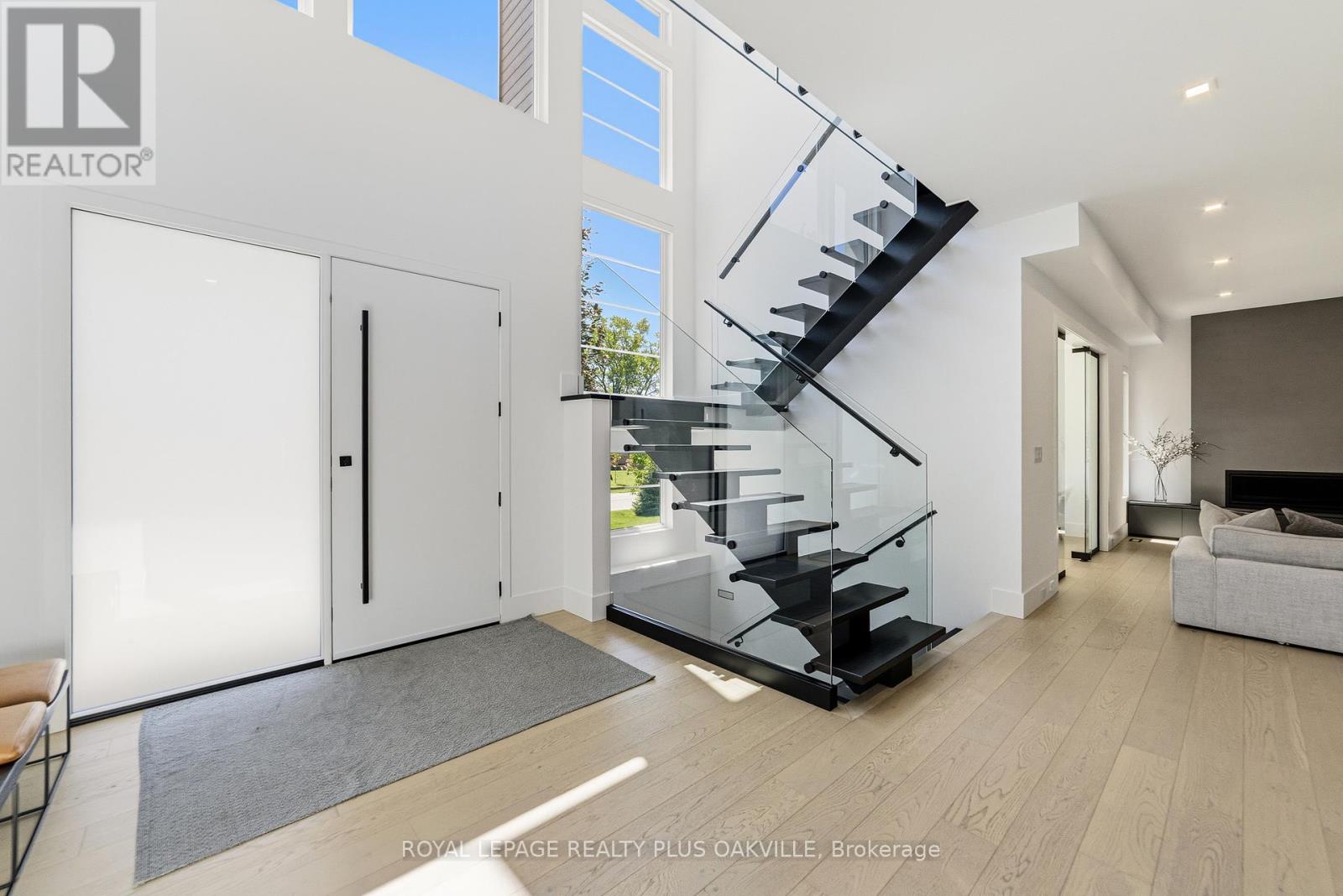 1189 Tisdale Street, Oakville, Ontario  L6L 2S9 - Photo 3 - W13765006