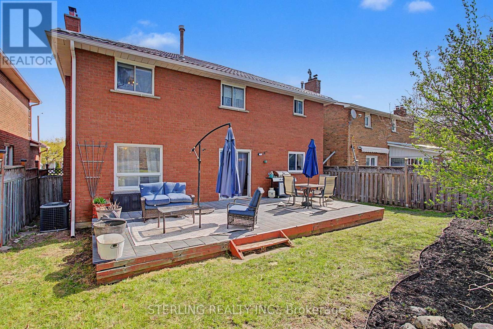 72 Sunforest Drive, Brampton, Ontario  L6Z 3Z5 - Photo 8 - W13765014