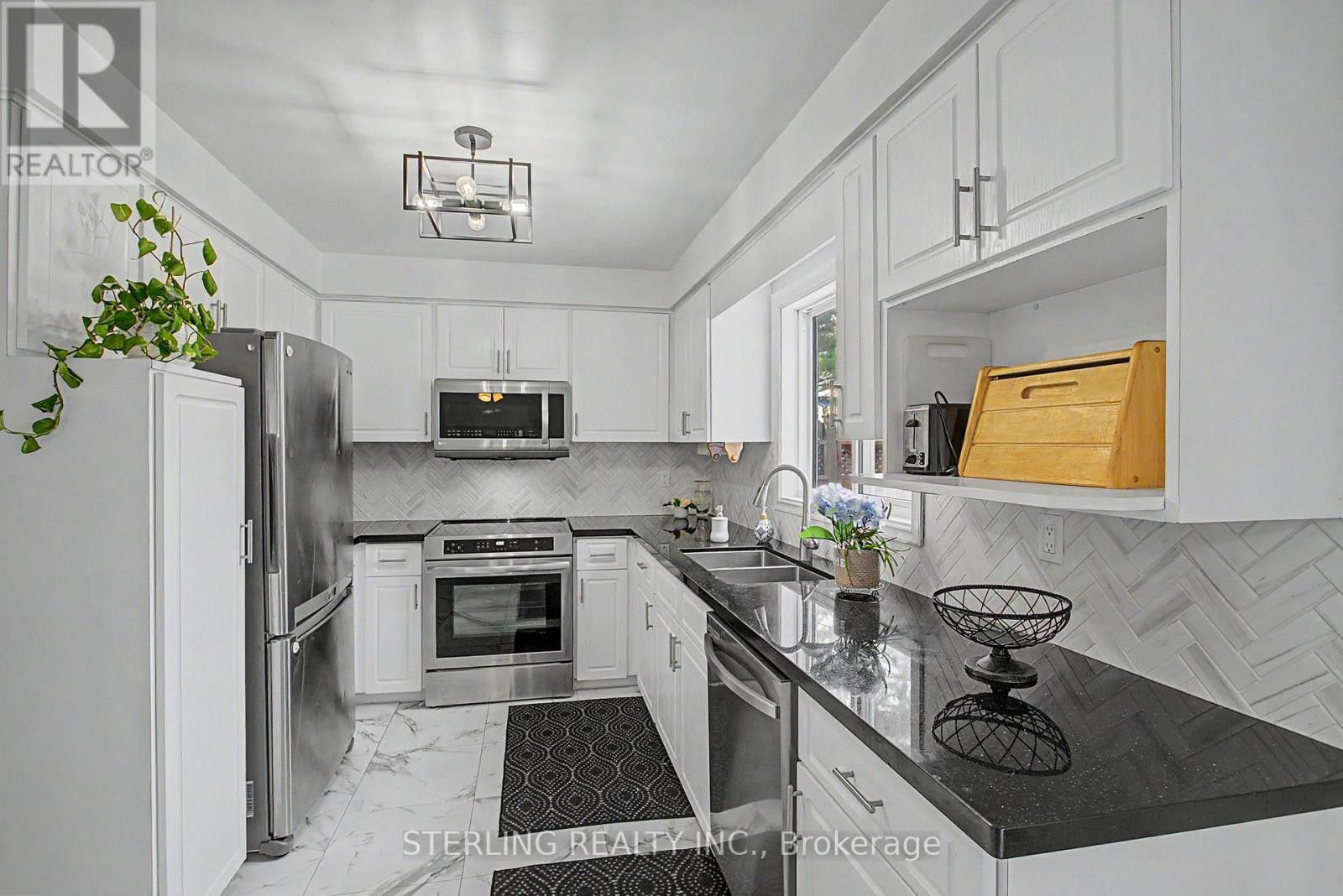 72 Sunforest Drive, Brampton, Ontario  L6Z 3Z5 - Photo 9 - W13765014