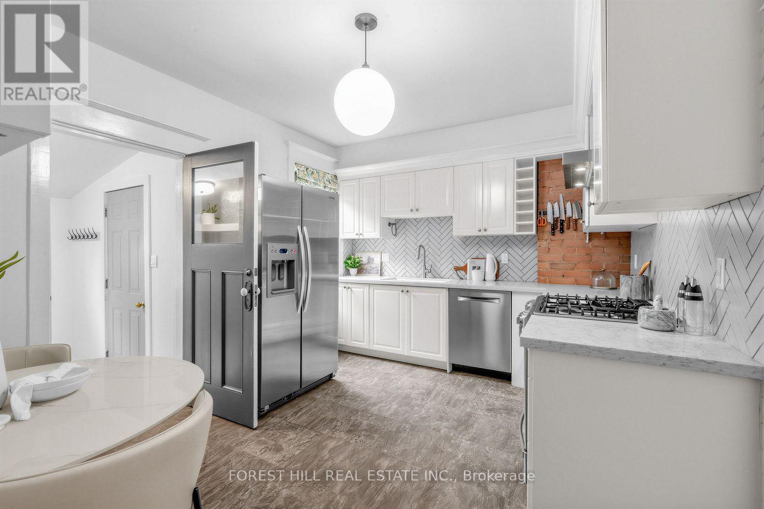 266 Harvie Avenue, Toronto, Ontario  M6E 4K6 - Photo 11 - W13765074