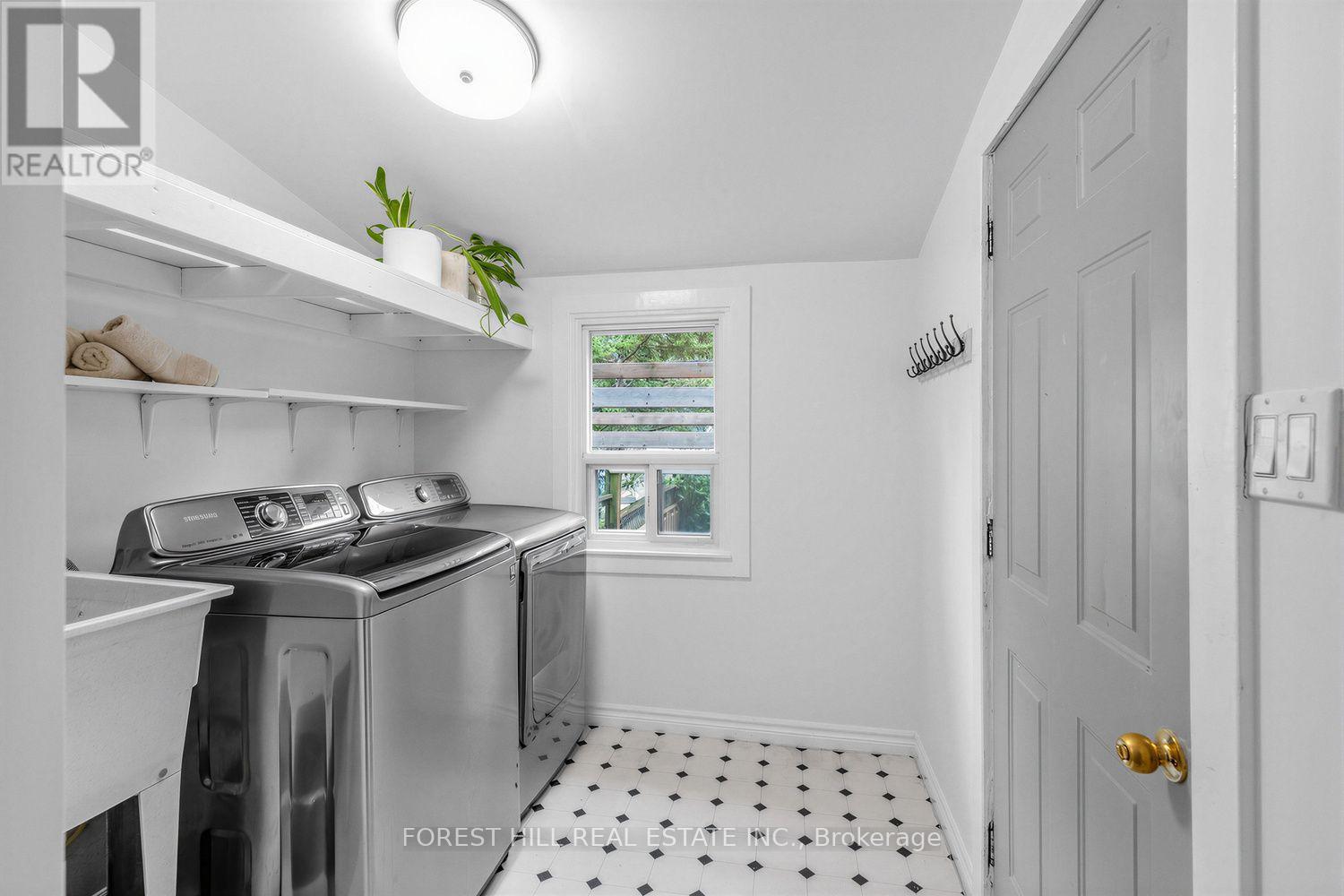 266 Harvie Avenue, Toronto, Ontario  M6E 4K6 - Photo 14 - W13765074
