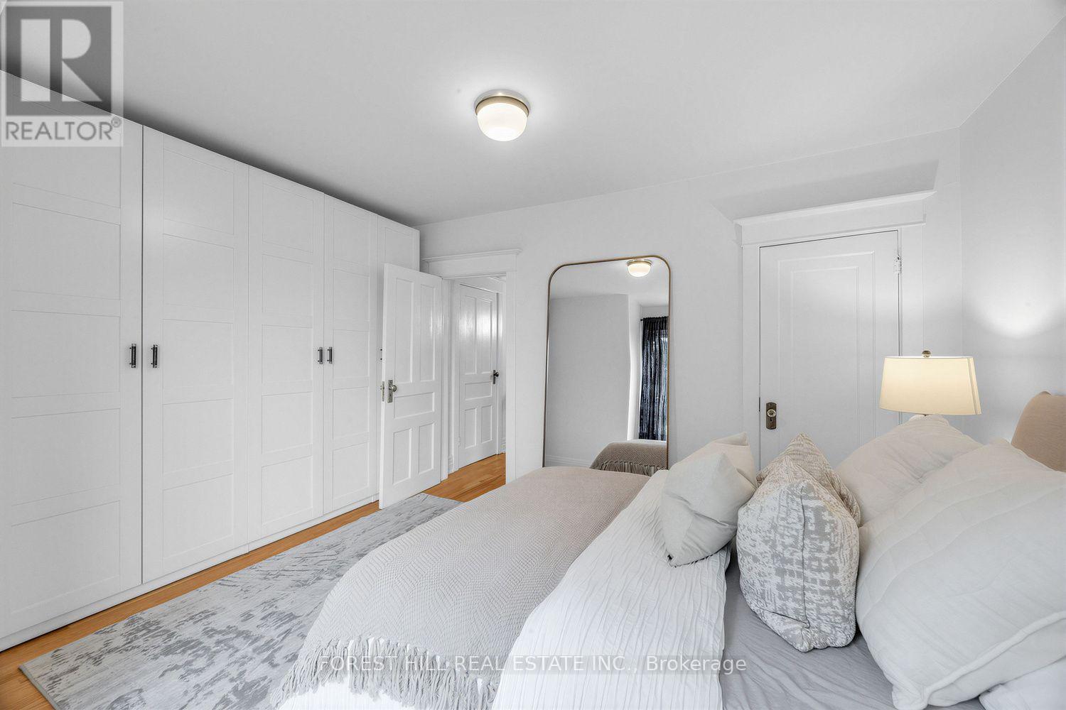 266 Harvie Avenue, Toronto, Ontario  M6E 4K6 - Photo 17 - W13765074
