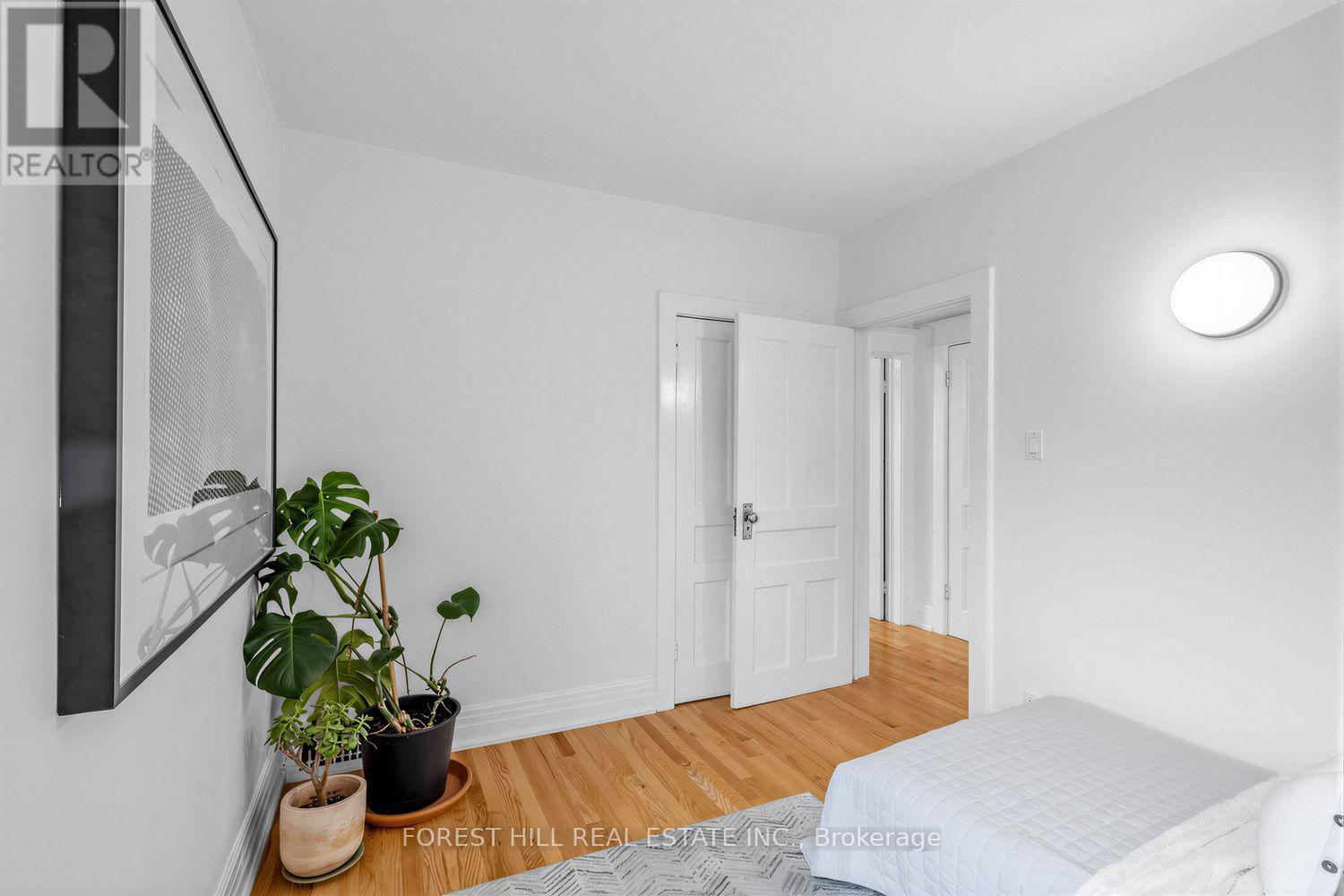 266 Harvie Avenue, Toronto, Ontario  M6E 4K6 - Photo 20 - W13765074