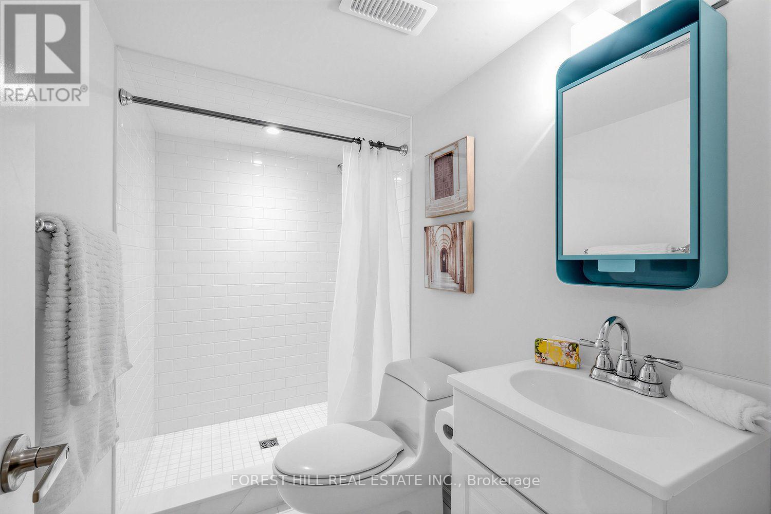 266 Harvie Avenue, Toronto, Ontario  M6E 4K6 - Photo 26 - W13765074