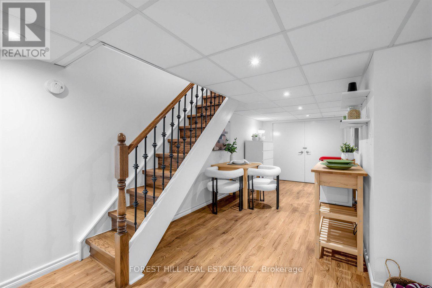 266 Harvie Avenue, Toronto, Ontario  M6E 4K6 - Photo 27 - W13765074