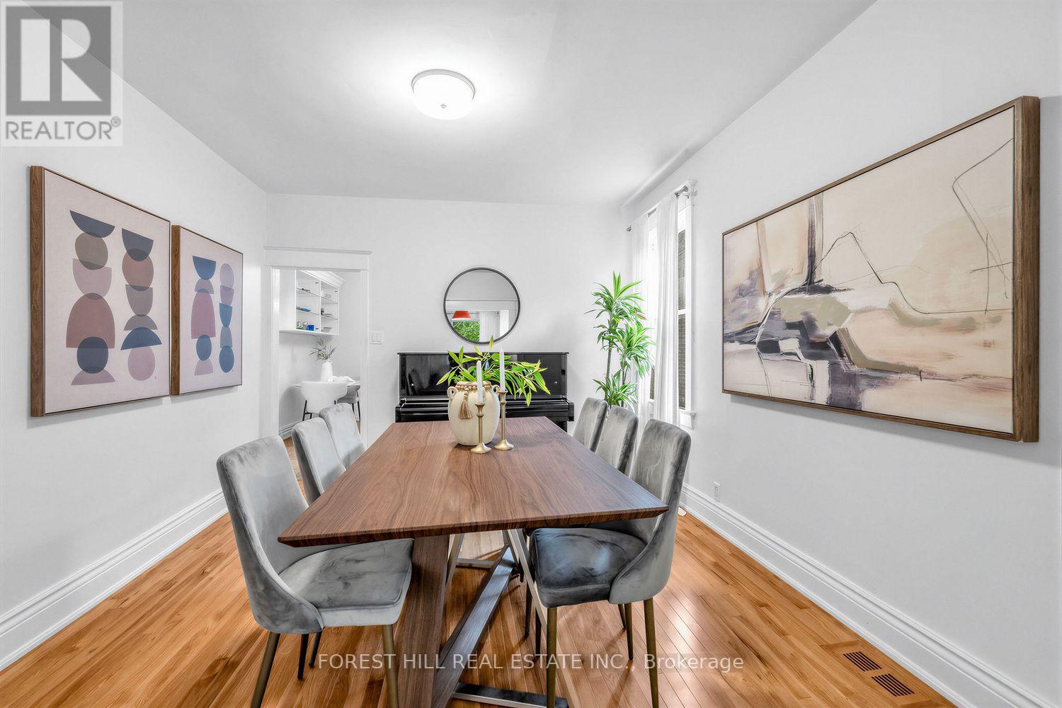 266 Harvie Avenue, Toronto, Ontario  M6E 4K6 - Photo 7 - W13765074