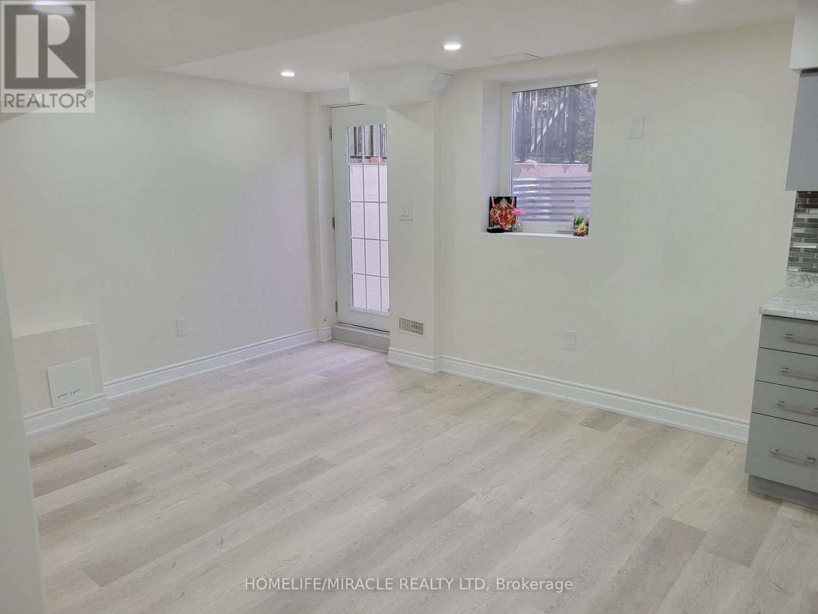 Bsmt - 6959 Tassel Crescent, Mississauga, Ontario  L5W 1G9 - Photo 2 - W13765128