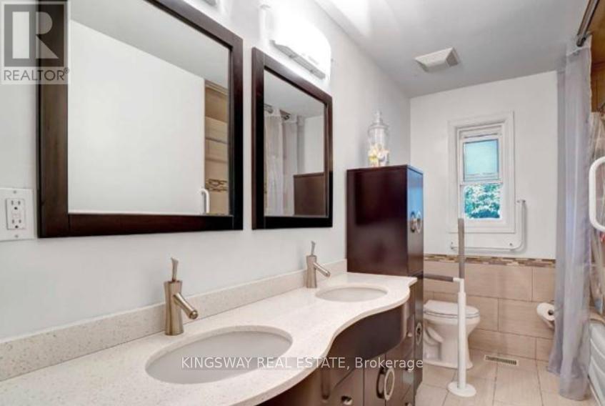 16 Plainsman Road, Mississauga, Ontario  L5N 1C5 - Photo 15 - W13765158