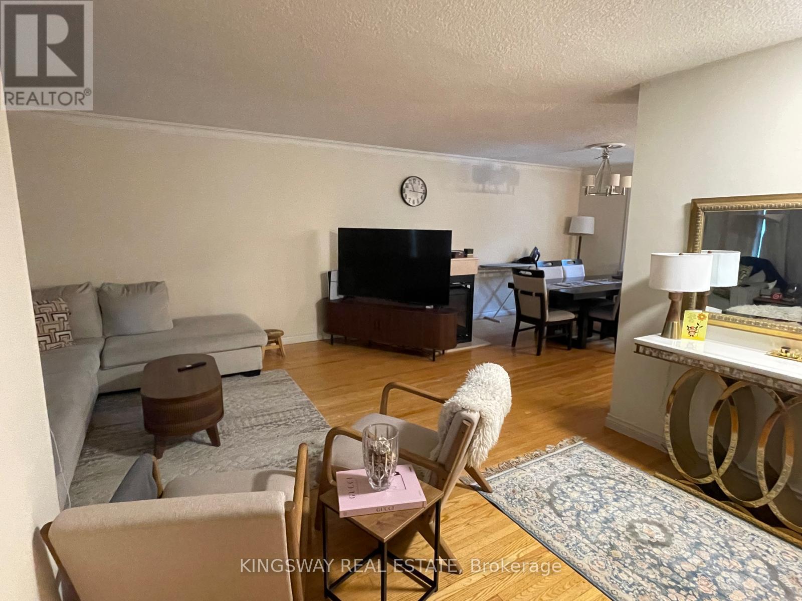 16 Plainsman Road, Mississauga, Ontario  L5N 1C5 - Photo 3 - W13765158
