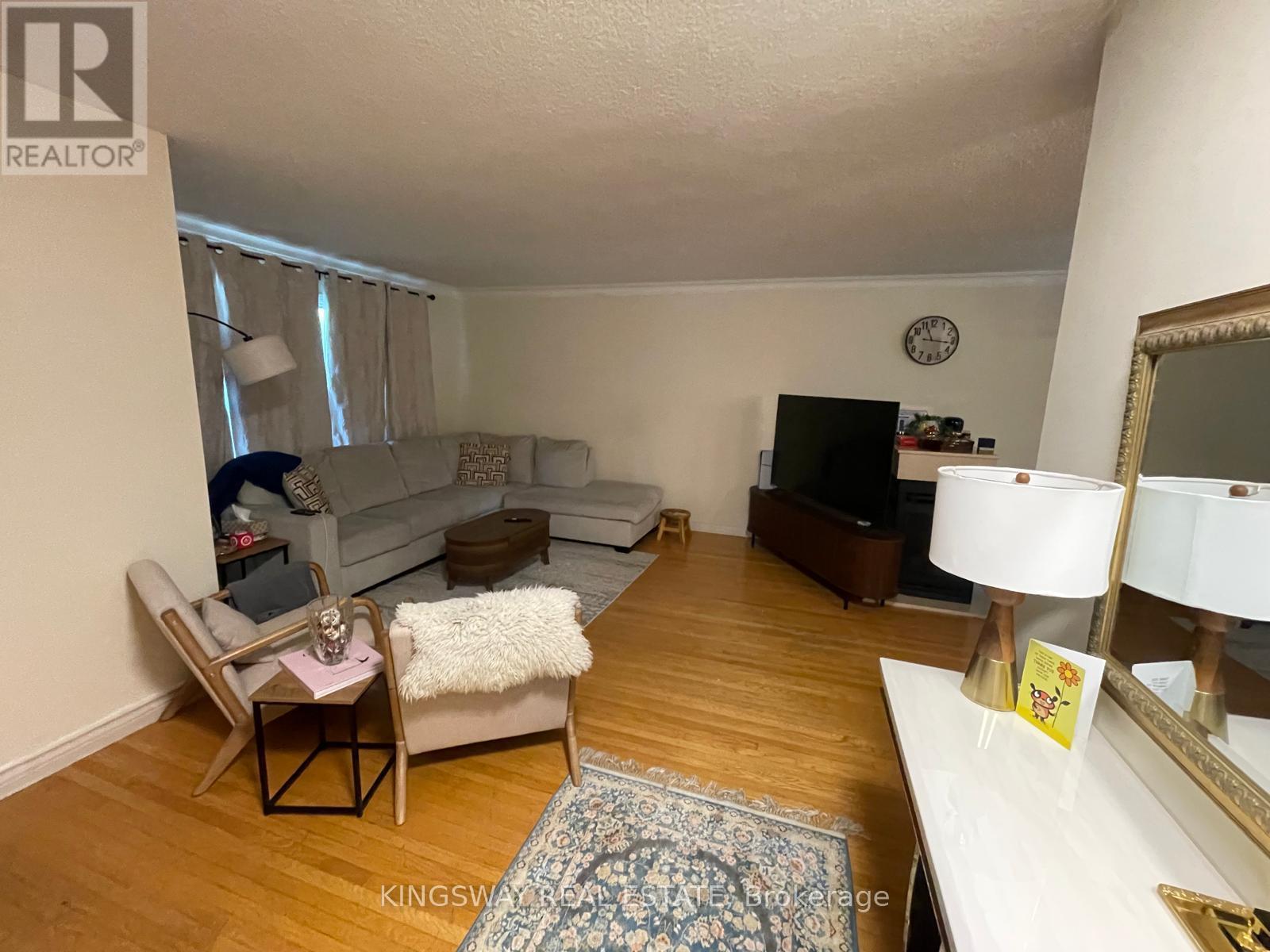 16 Plainsman Road, Mississauga, Ontario  L5N 1C5 - Photo 4 - W13765158