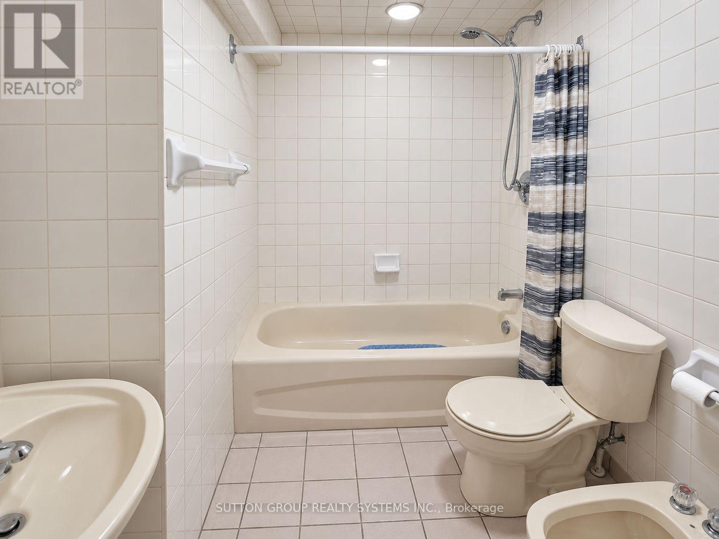 158 Blackthorn Avenue, Toronto, Ontario  M6N 3H8 - Photo 4 - W13765166