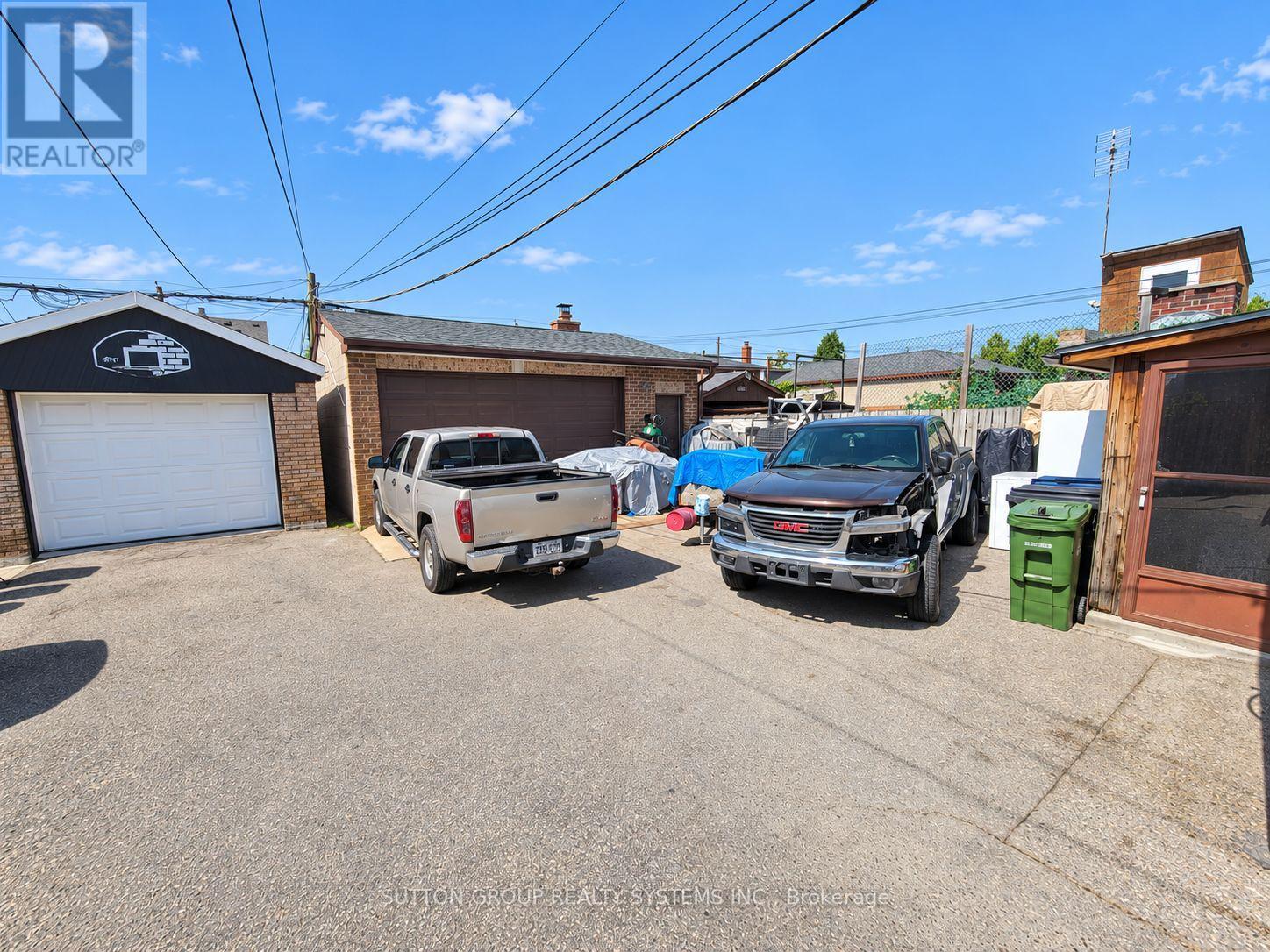 158 Blackthorn Avenue, Toronto, Ontario  M6N 3H8 - Photo 8 - W13765166