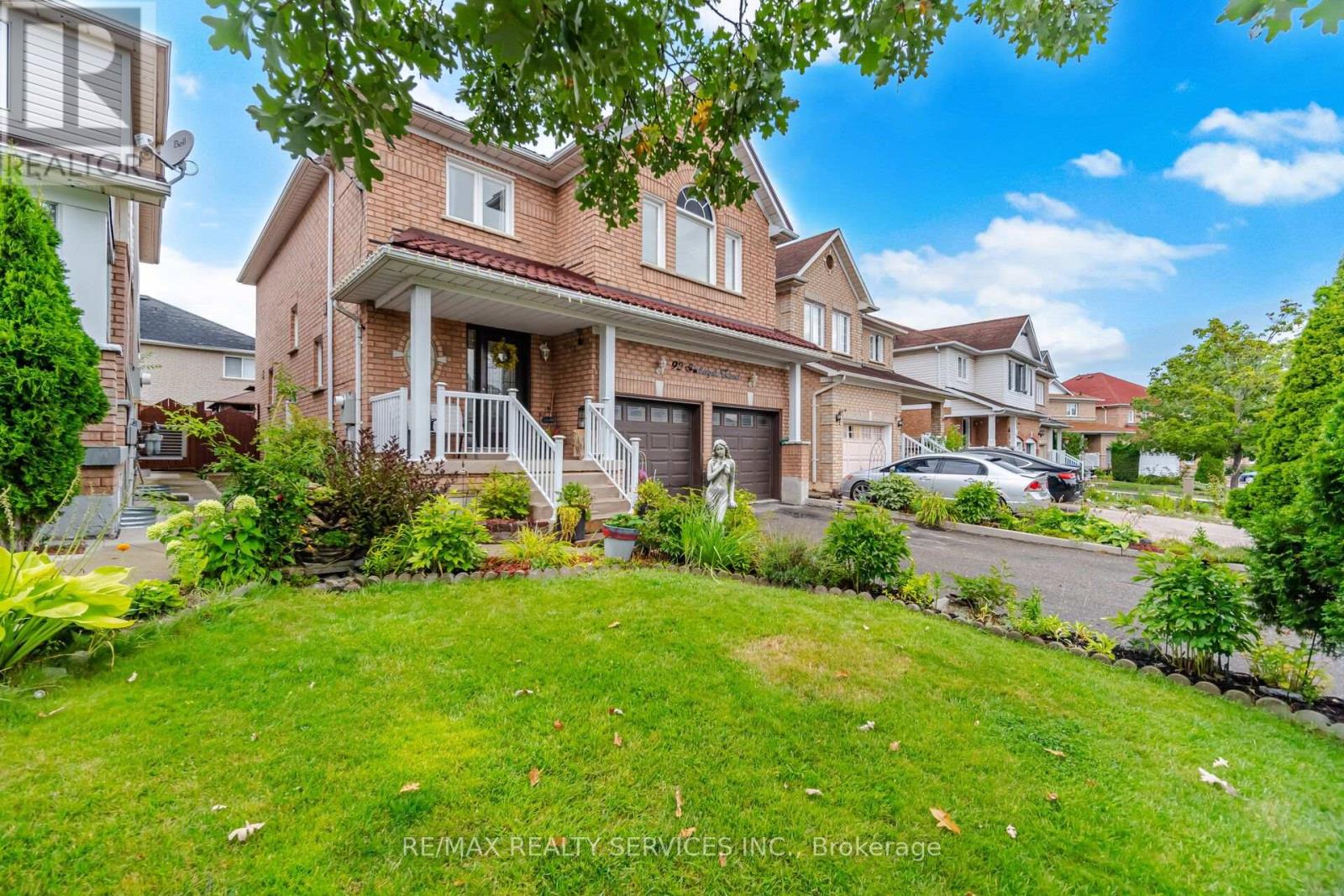 92 Farthingale Crescent, Brampton, Ontario  L7A 1W8 - Photo 2 - W13765222