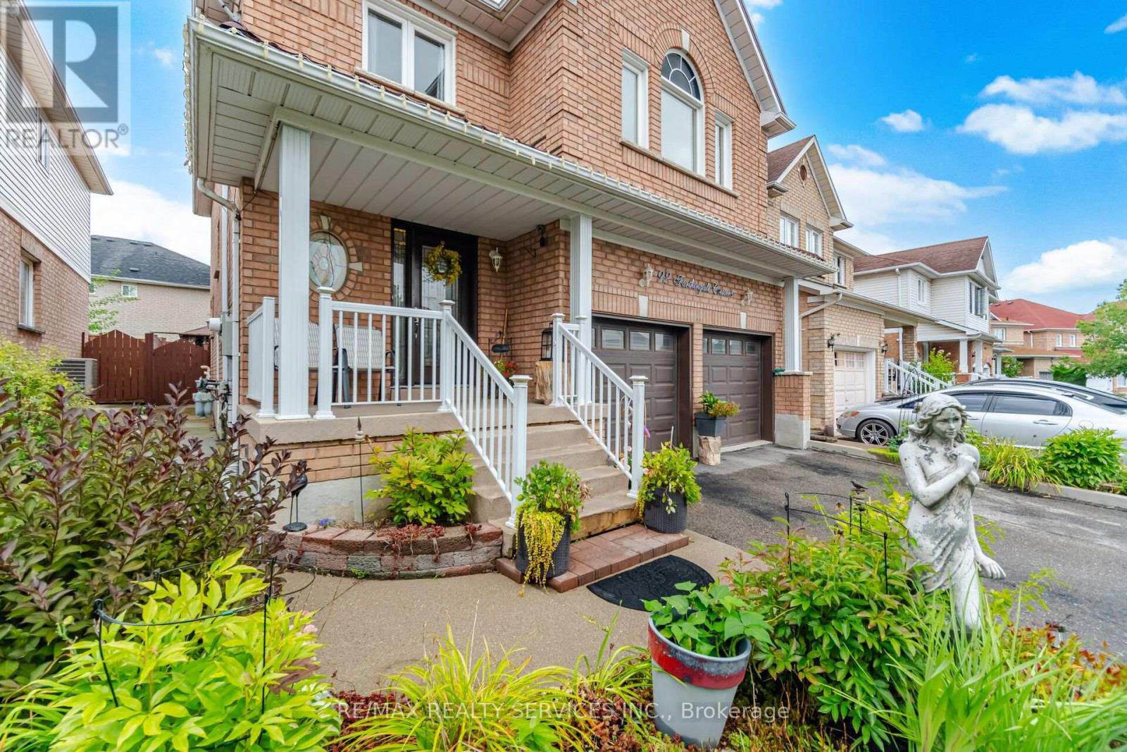 92 Farthingale Crescent, Brampton, Ontario  L7A 1W8 - Photo 3 - W13765222