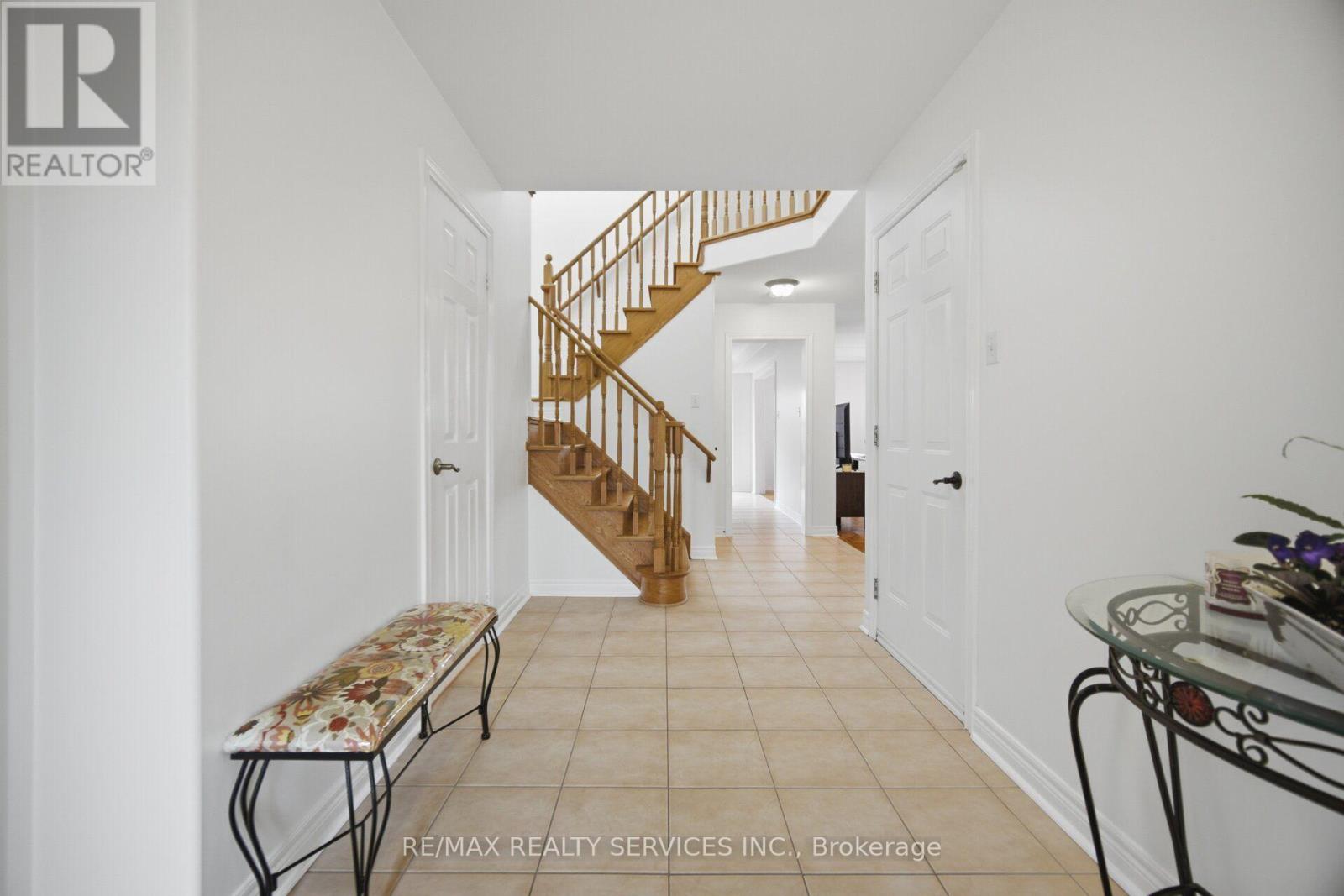 92 Farthingale Crescent, Brampton, Ontario  L7A 1W8 - Photo 6 - W13765222