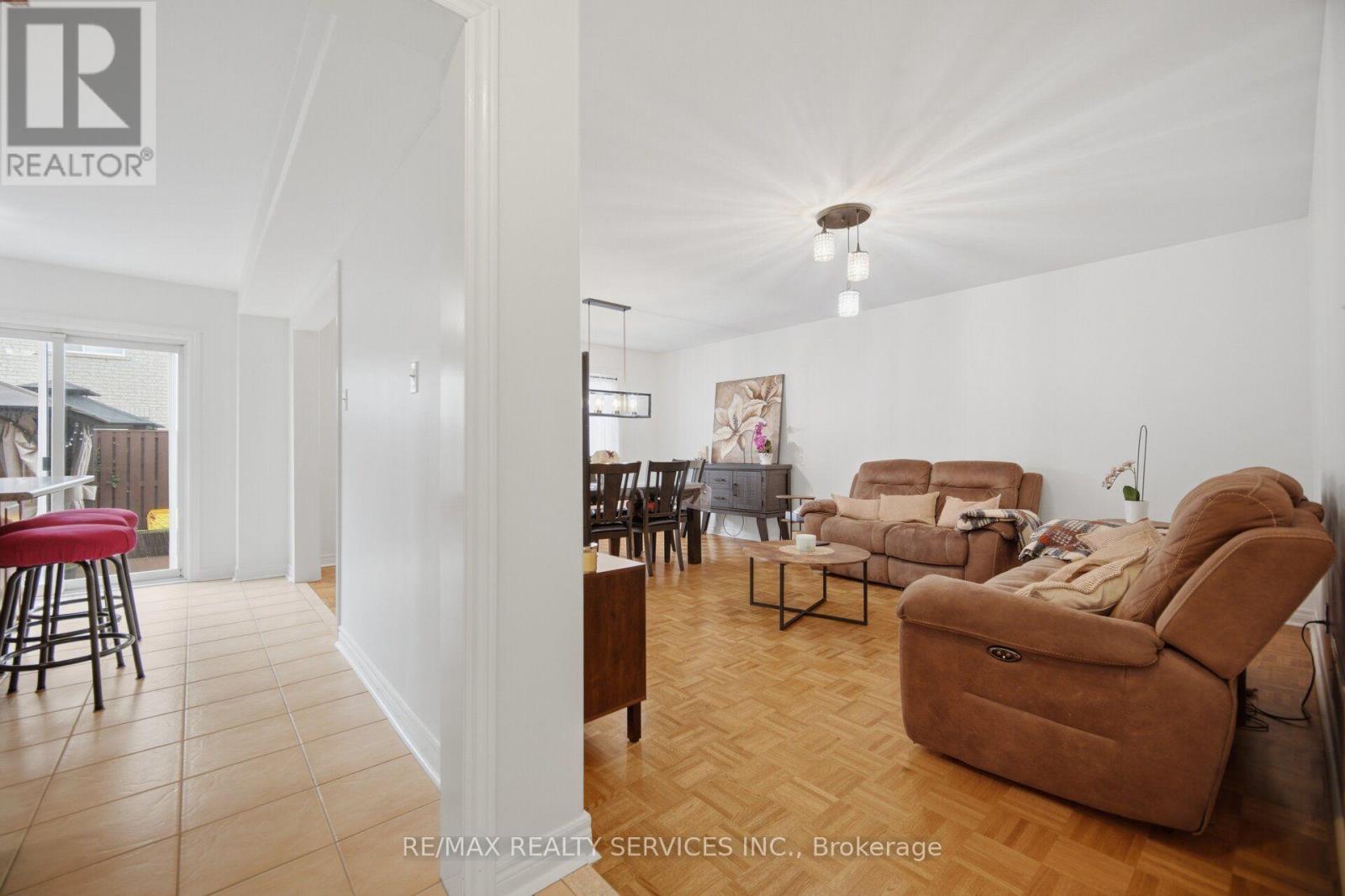 92 Farthingale Crescent, Brampton, Ontario  L7A 1W8 - Photo 7 - W13765222