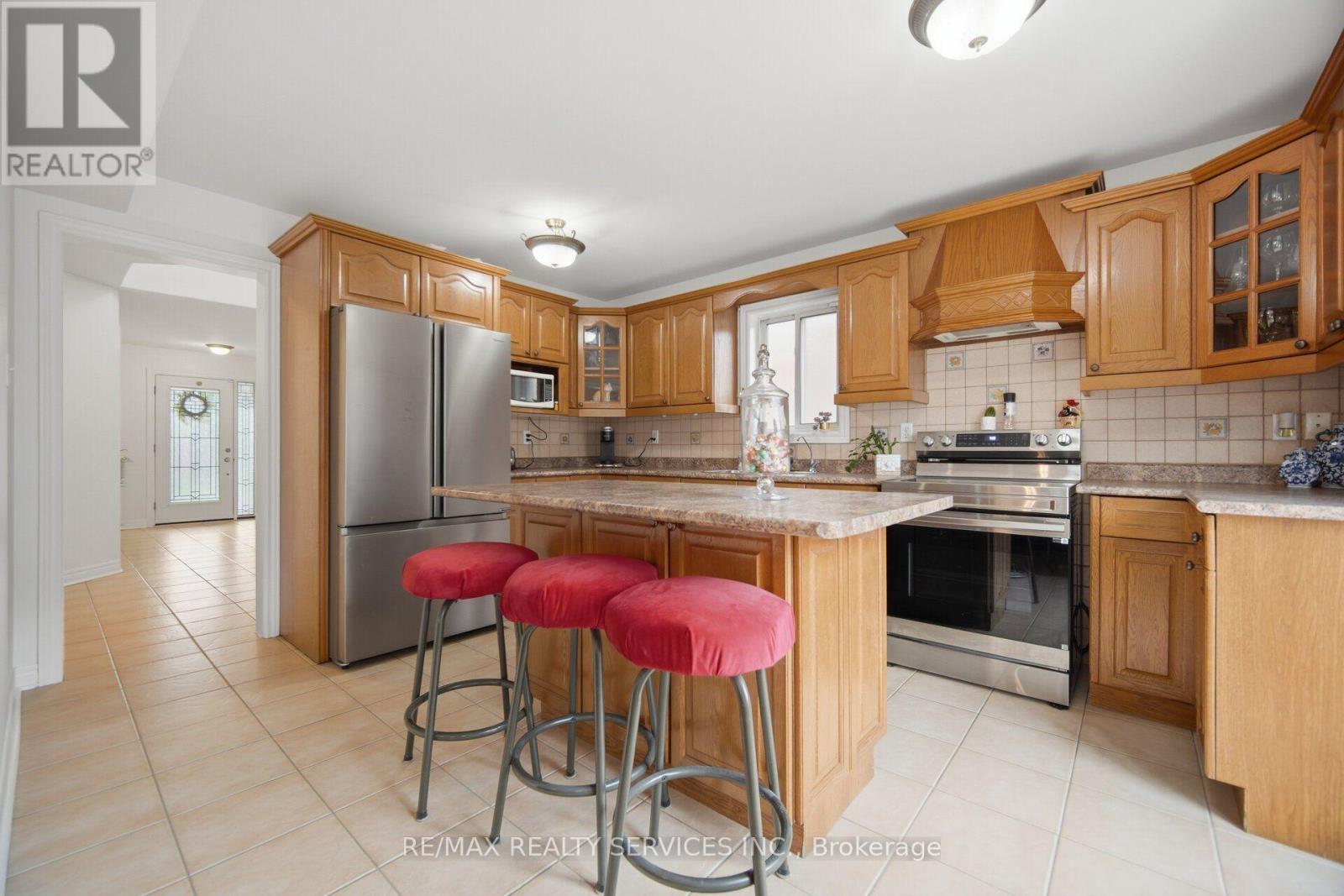92 Farthingale Crescent, Brampton, Ontario  L7A 1W8 - Photo 9 - W13765222