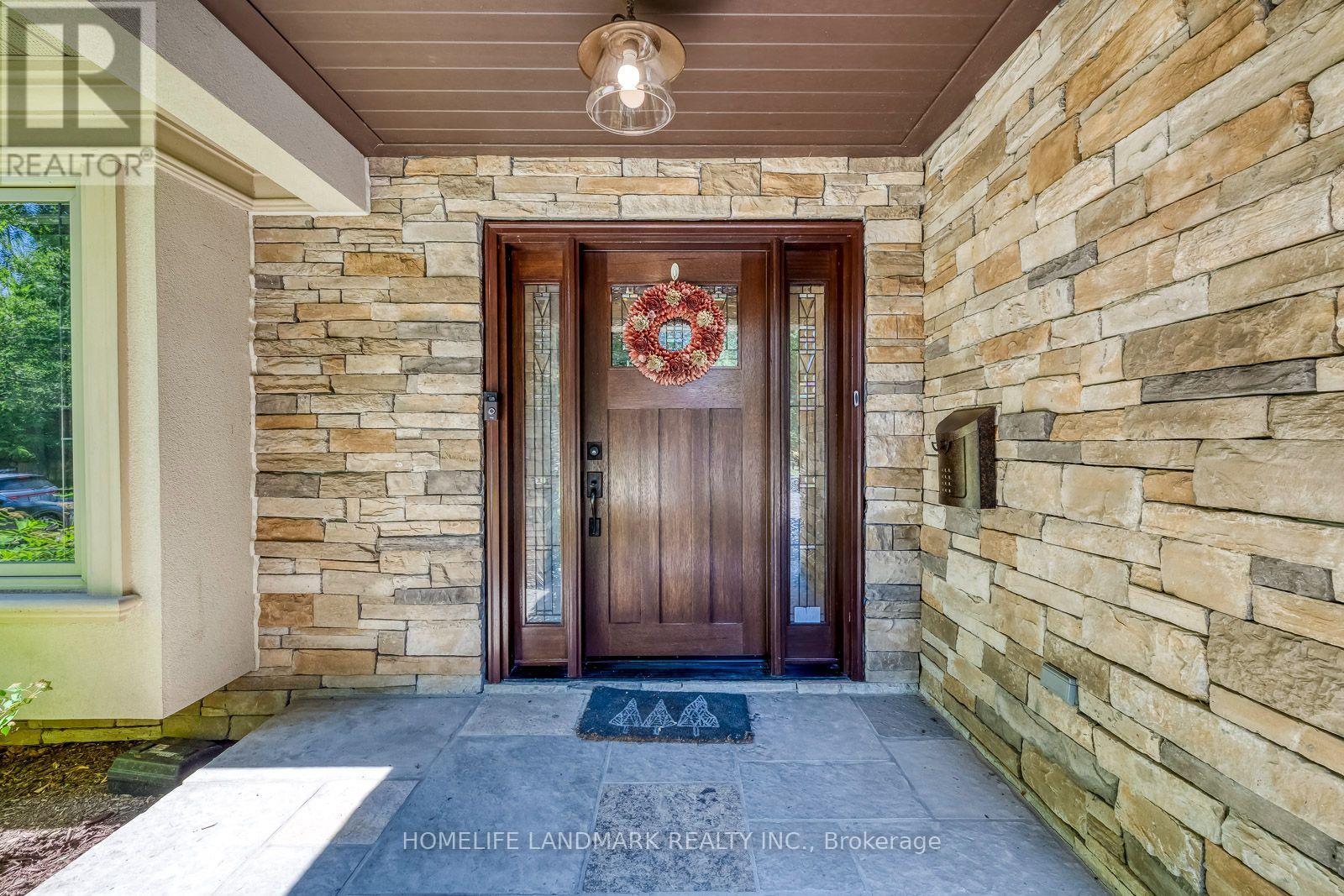 2333 Bennington Gate, Oakville, Ontario  L6J 5N7 - Photo 2 - W13765244