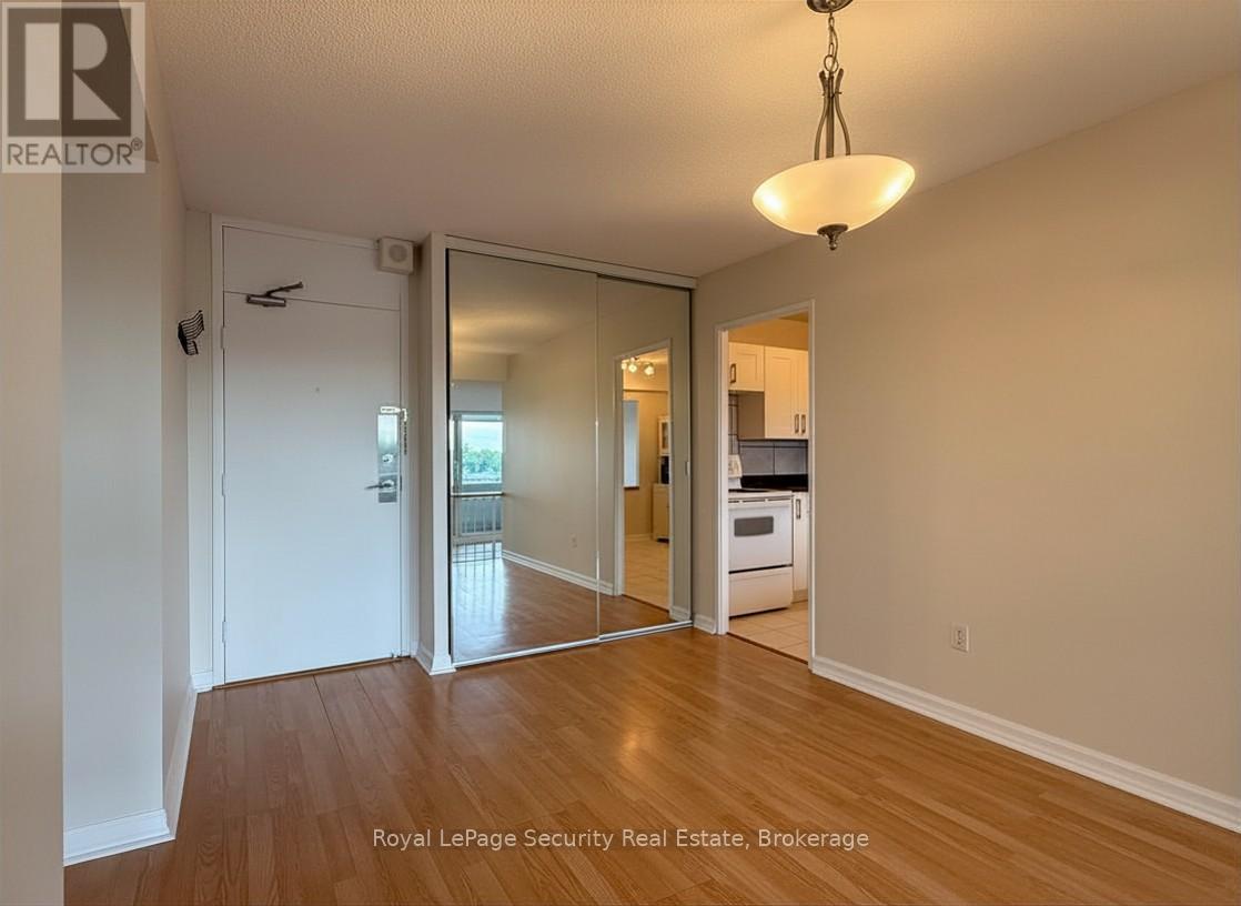 608 - 260 Scarlett Road, Toronto, Ontario  M6N 4X6 - Photo 3 - W13765298