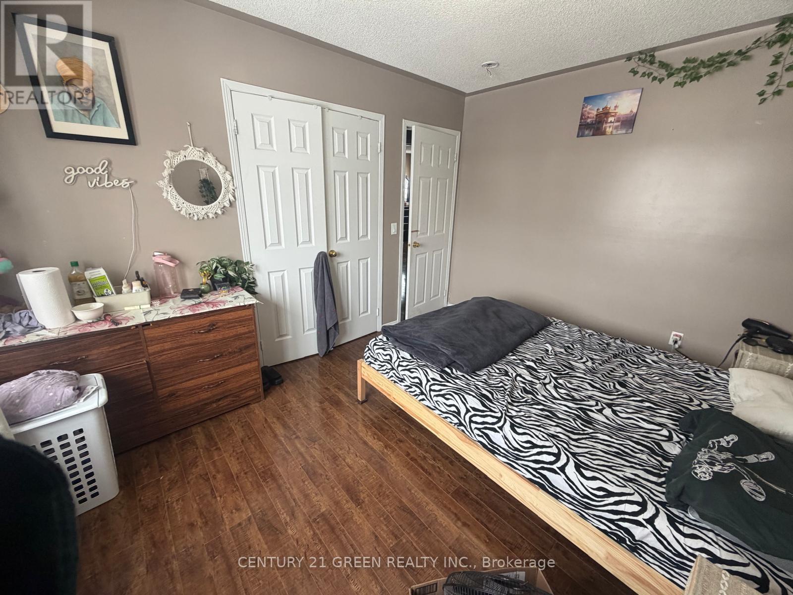Main & 2nd Level - 68 Seaside Circle, Brampton, Ontario  L6R 2G8 - Photo 13 - W13765318
