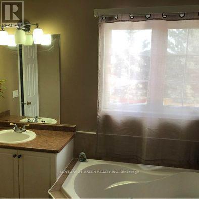 Main & 2nd Level - 68 Seaside Circle, Brampton, Ontario  L6R 2G8 - Photo 15 - W13765318