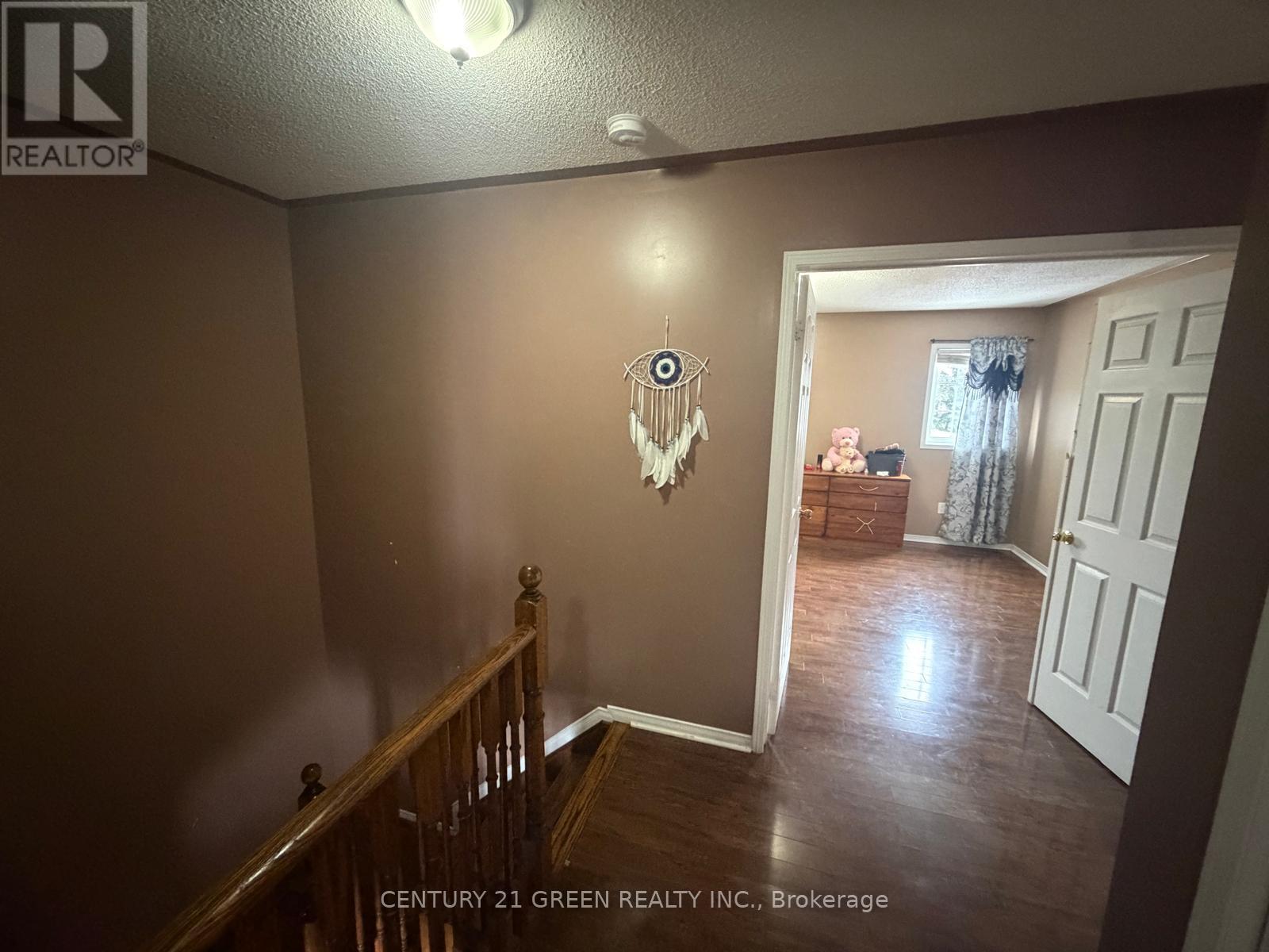 Main & 2nd Level - 68 Seaside Circle, Brampton, Ontario  L6R 2G8 - Photo 18 - W13765318