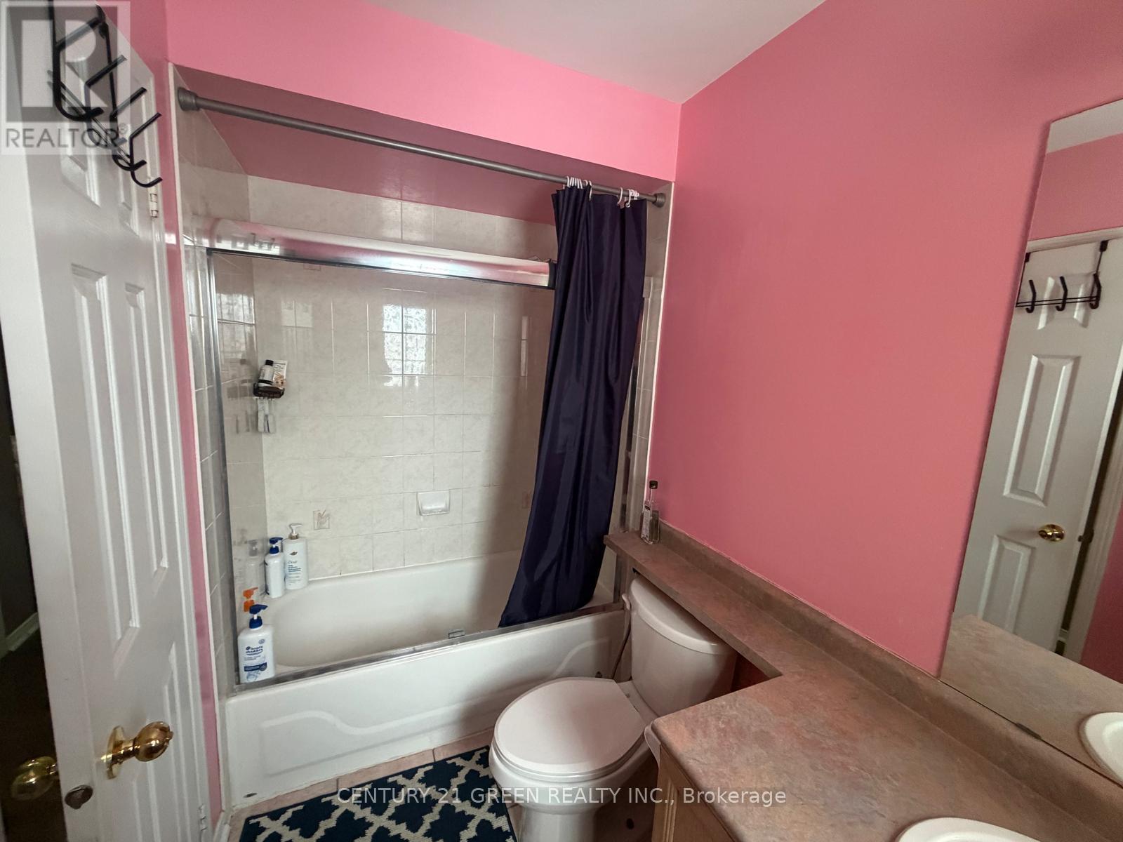 Main & 2nd Level - 68 Seaside Circle, Brampton, Ontario  L6R 2G8 - Photo 19 - W13765318