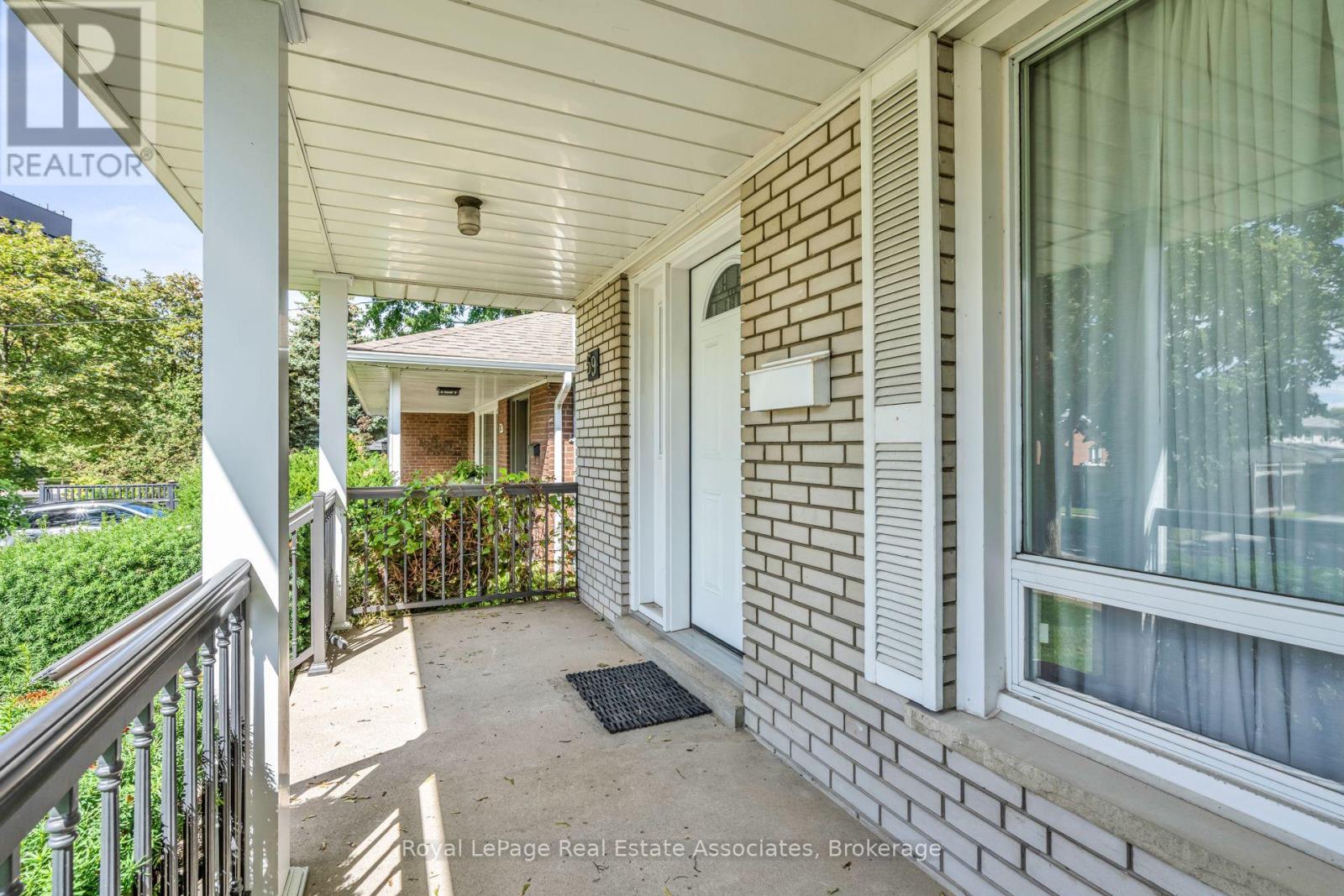 59 Stapleton Drive, Toronto, Ontario  M9R 2Z8 - Photo 4 - W13765340