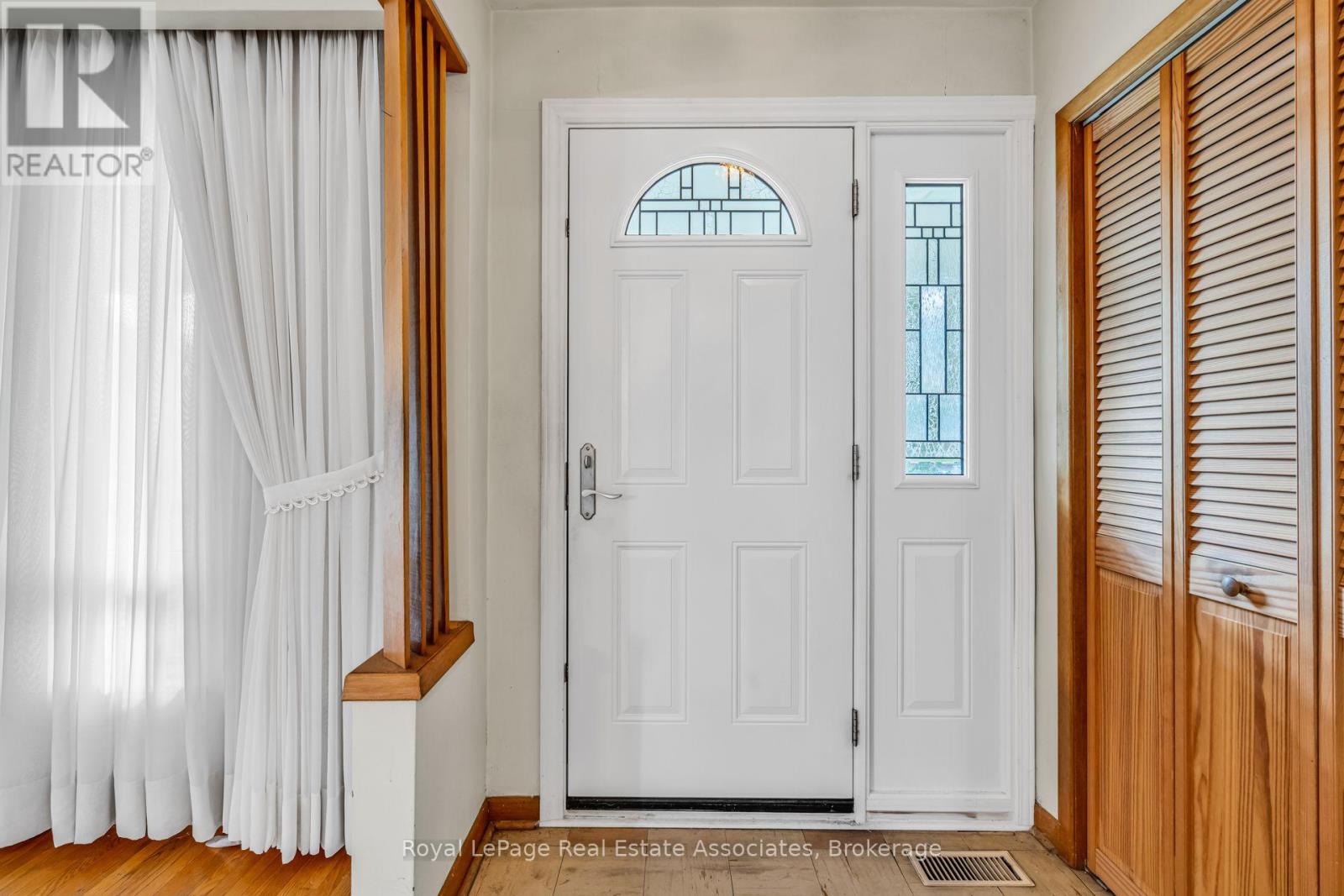59 Stapleton Drive, Toronto, Ontario  M9R 2Z8 - Photo 5 - W13765340