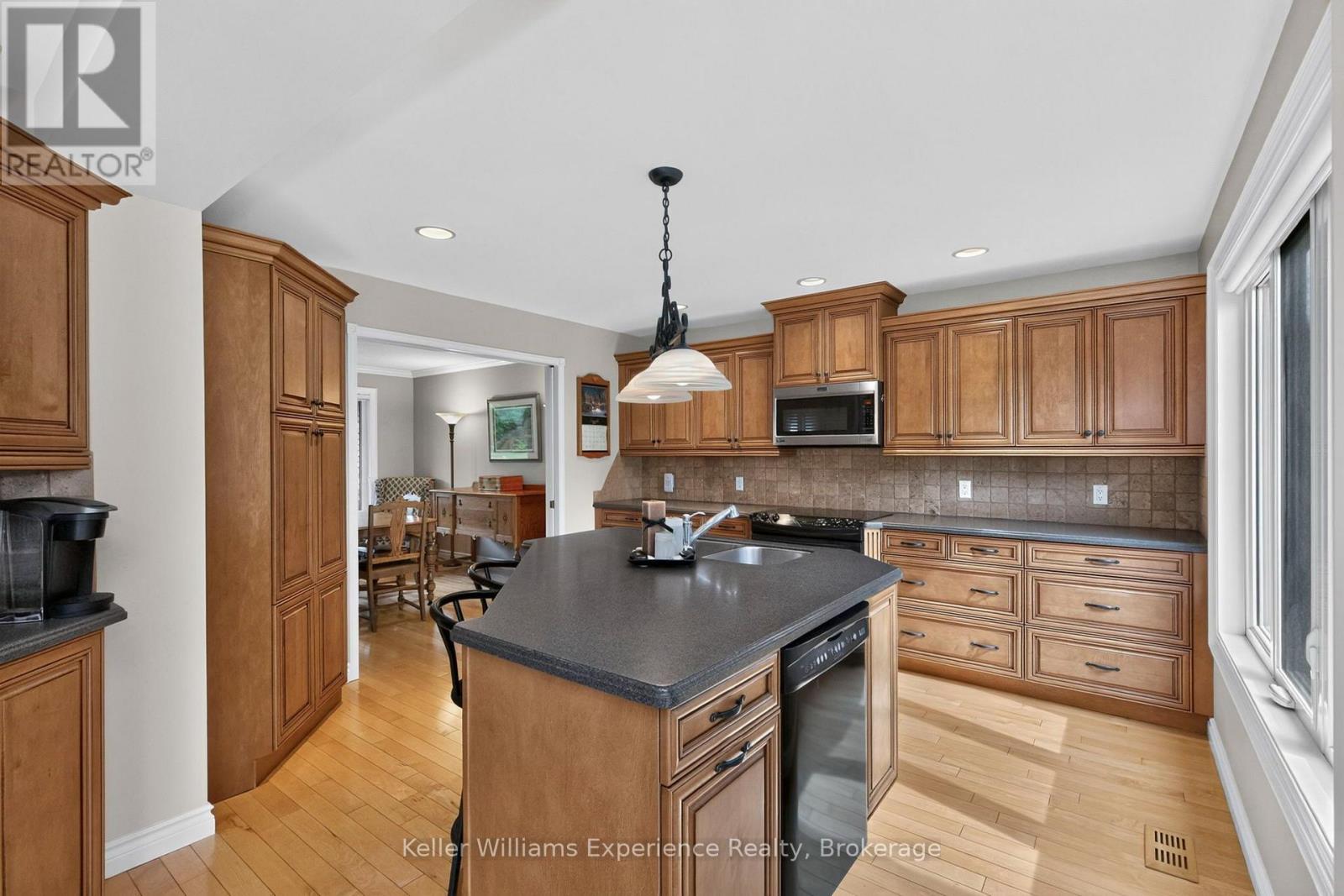 27 Rosewood Avenue, Springwater, Ontario  L0L 1X0 - Photo 10 - S13121912